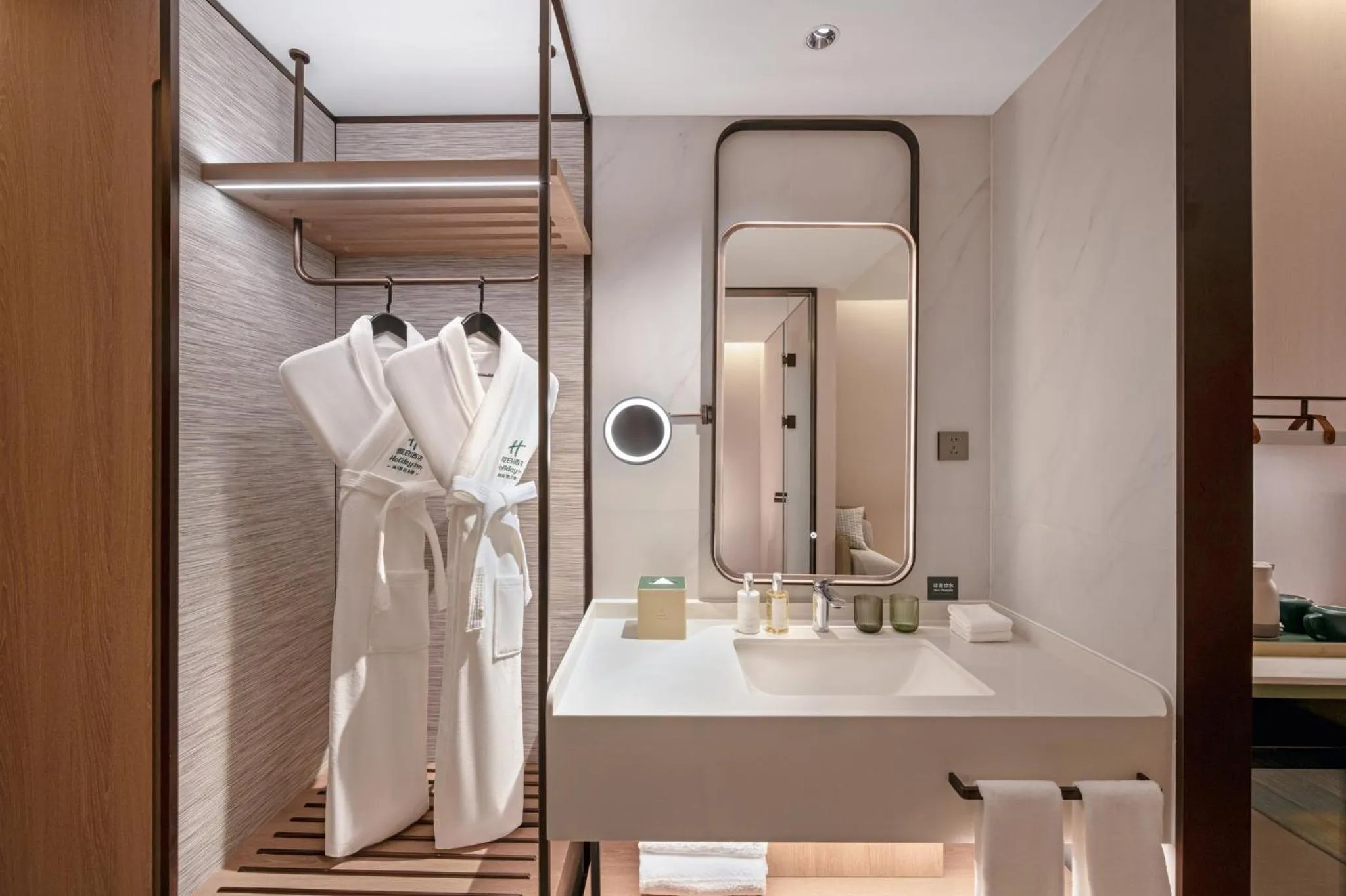 Photo of the whole room in Holiday Inn Shanghai Tourism Zone by IHG