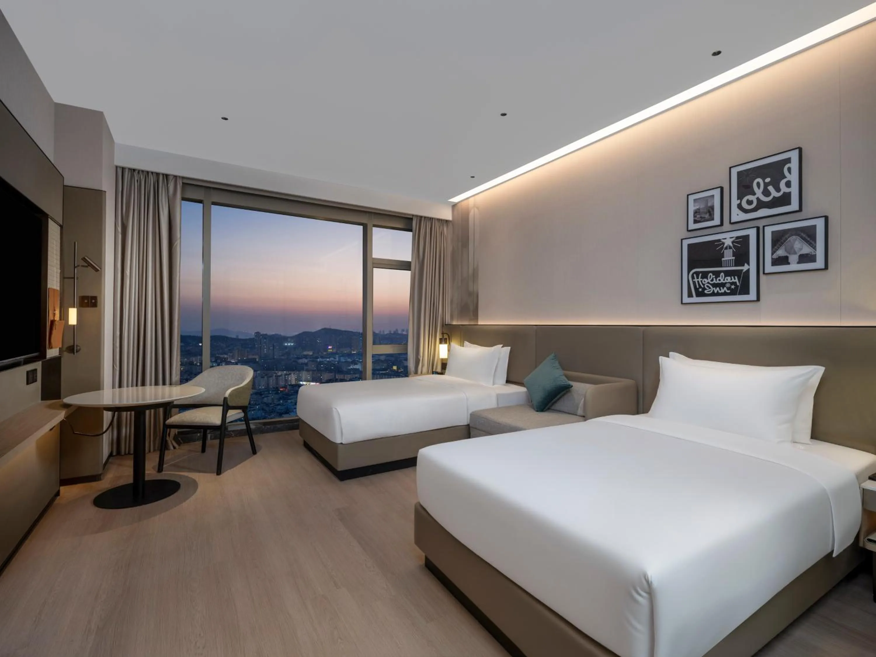 Bed in Holiday Inn Qingdao CBD by IHG