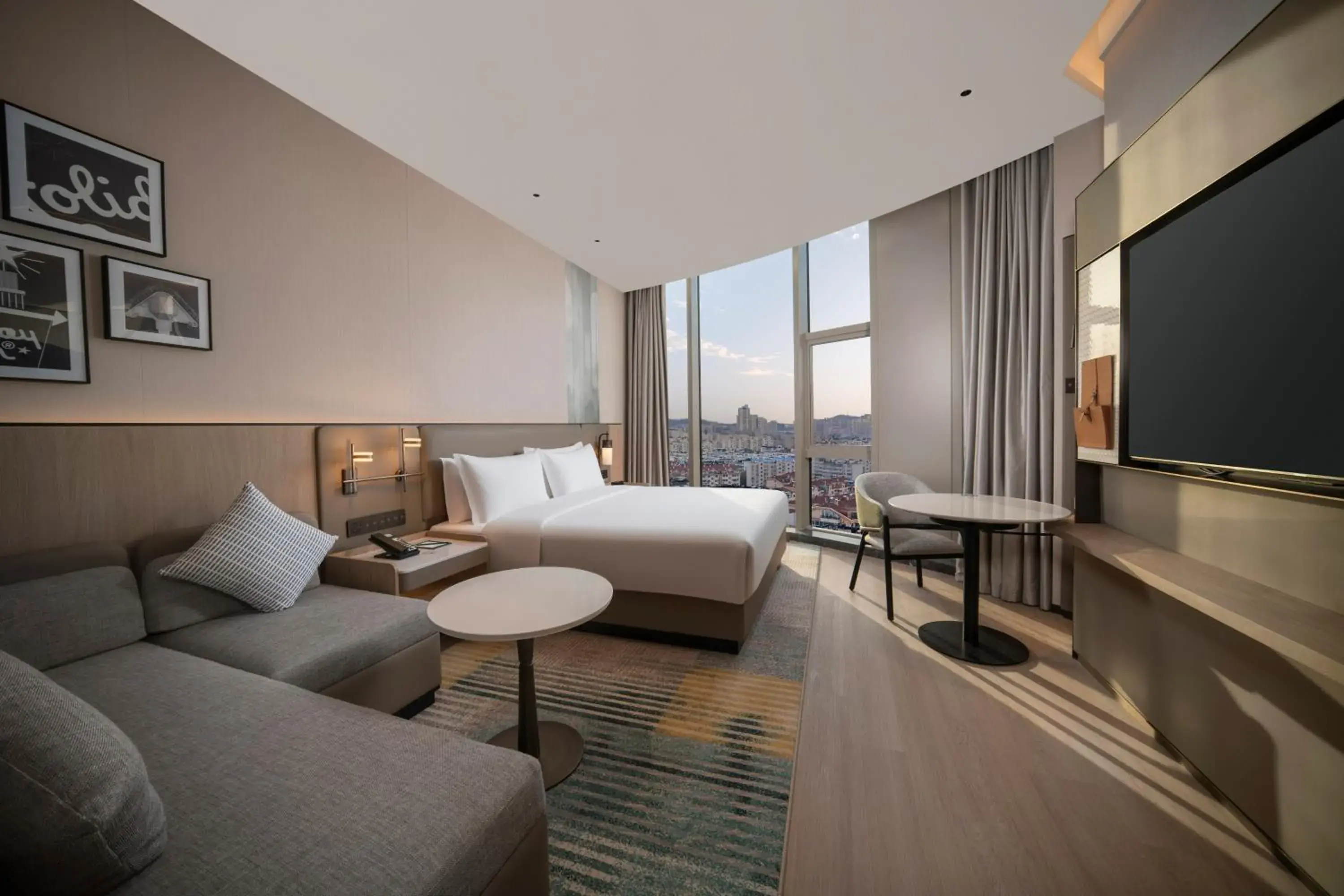 Premium King Room with City View in Holiday Inn Qingdao CBD by IHG Premium King Room with City View in Holiday Inn Qingdao CBD by IHG