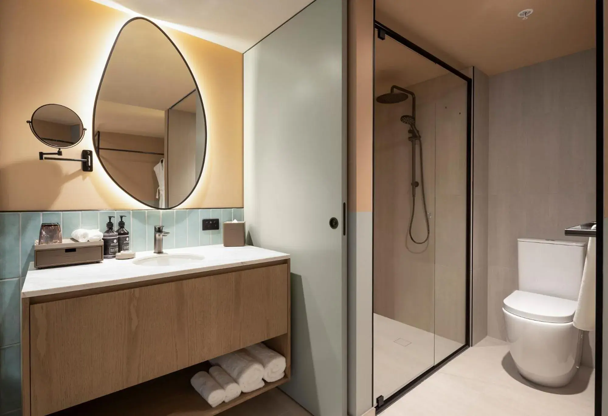 Superior Room with Two Double Beds and City View in Mercure Melbourne La Trobe Street Superior Room with Two Double Beds and City View in Mercure Melbourne La Trobe Street