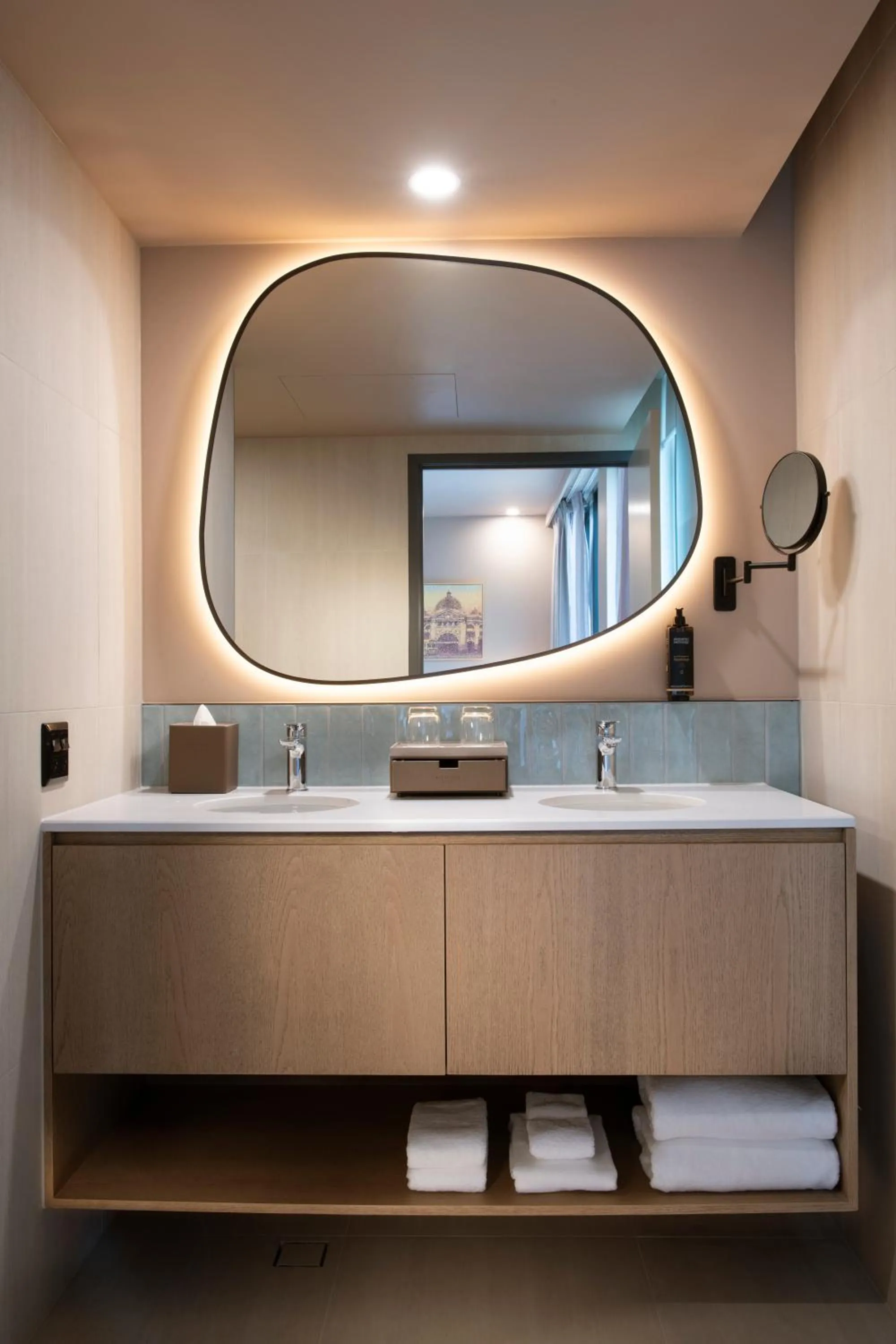 Bathroom in Mercure Melbourne La Trobe Street