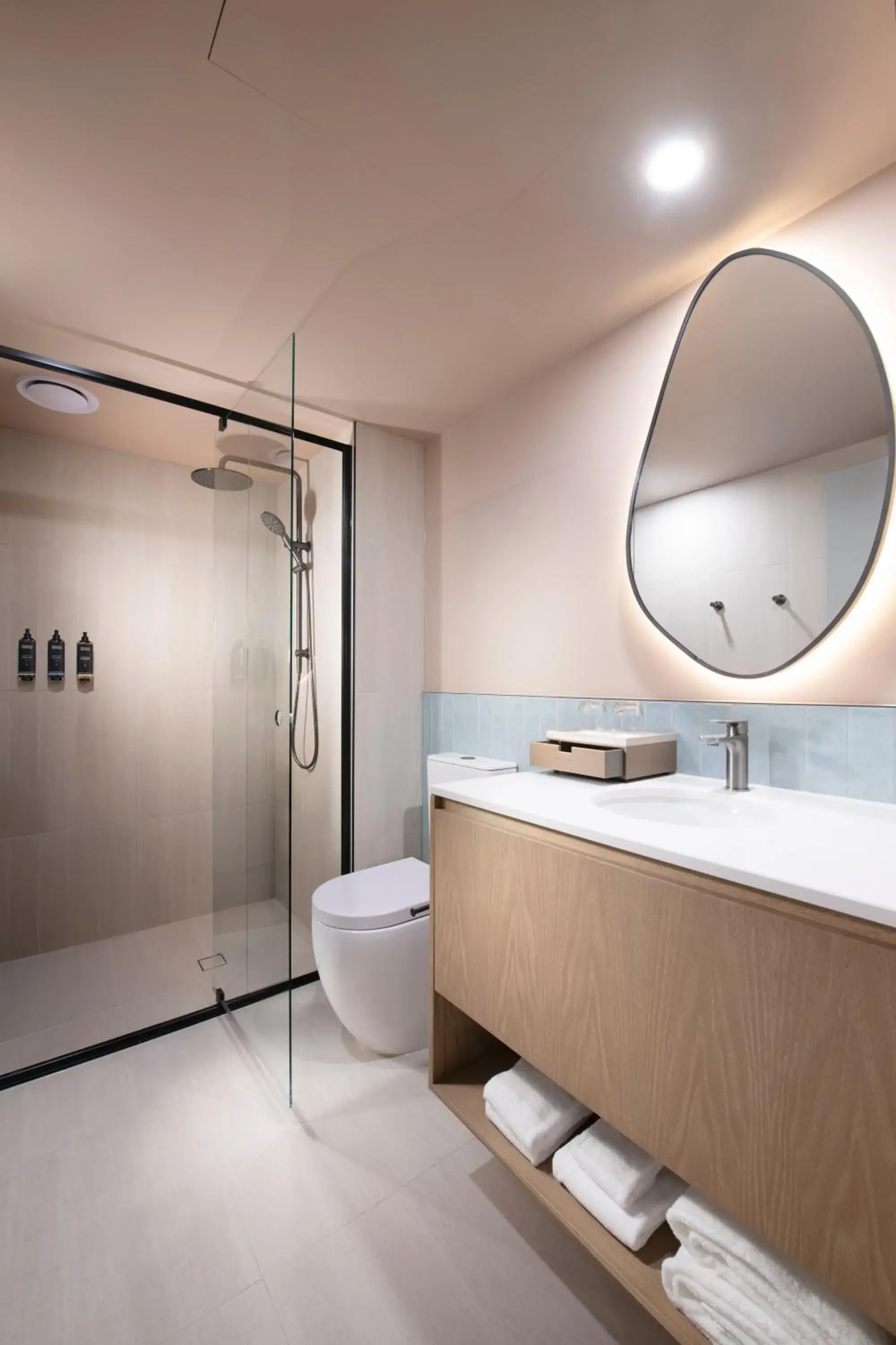 Standard King Room in Mercure Melbourne La Trobe Street Standard King Room in Mercure Melbourne La Trobe Street