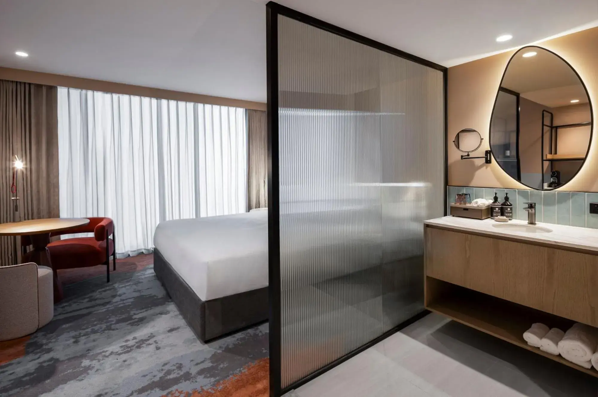 Superior King Room with City View in Mercure Melbourne La Trobe Street Superior King Room with City View in Mercure Melbourne La Trobe Street