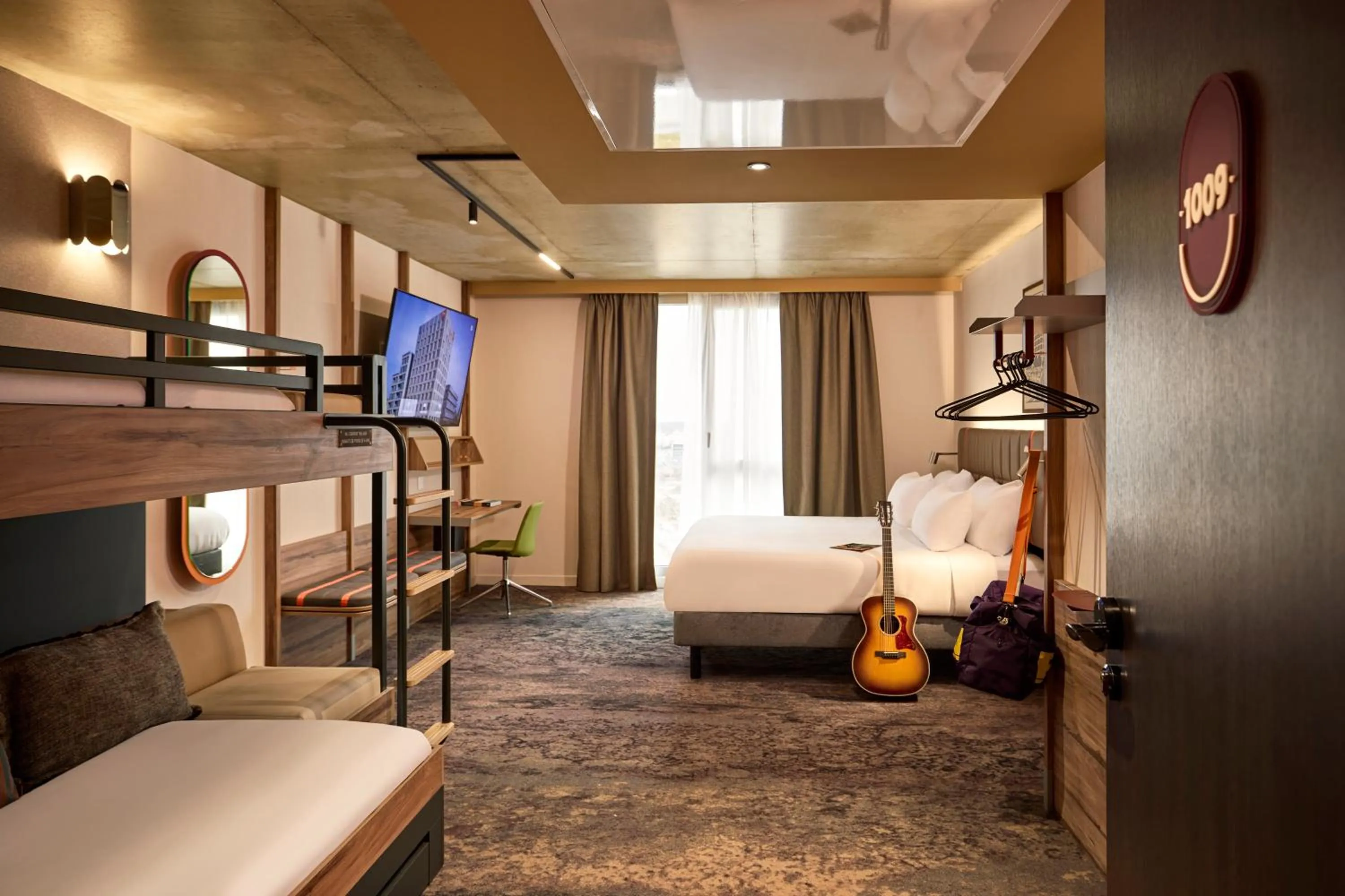 Photo of the whole room, Bed in You Hotel Amiens - Handwritten Collection