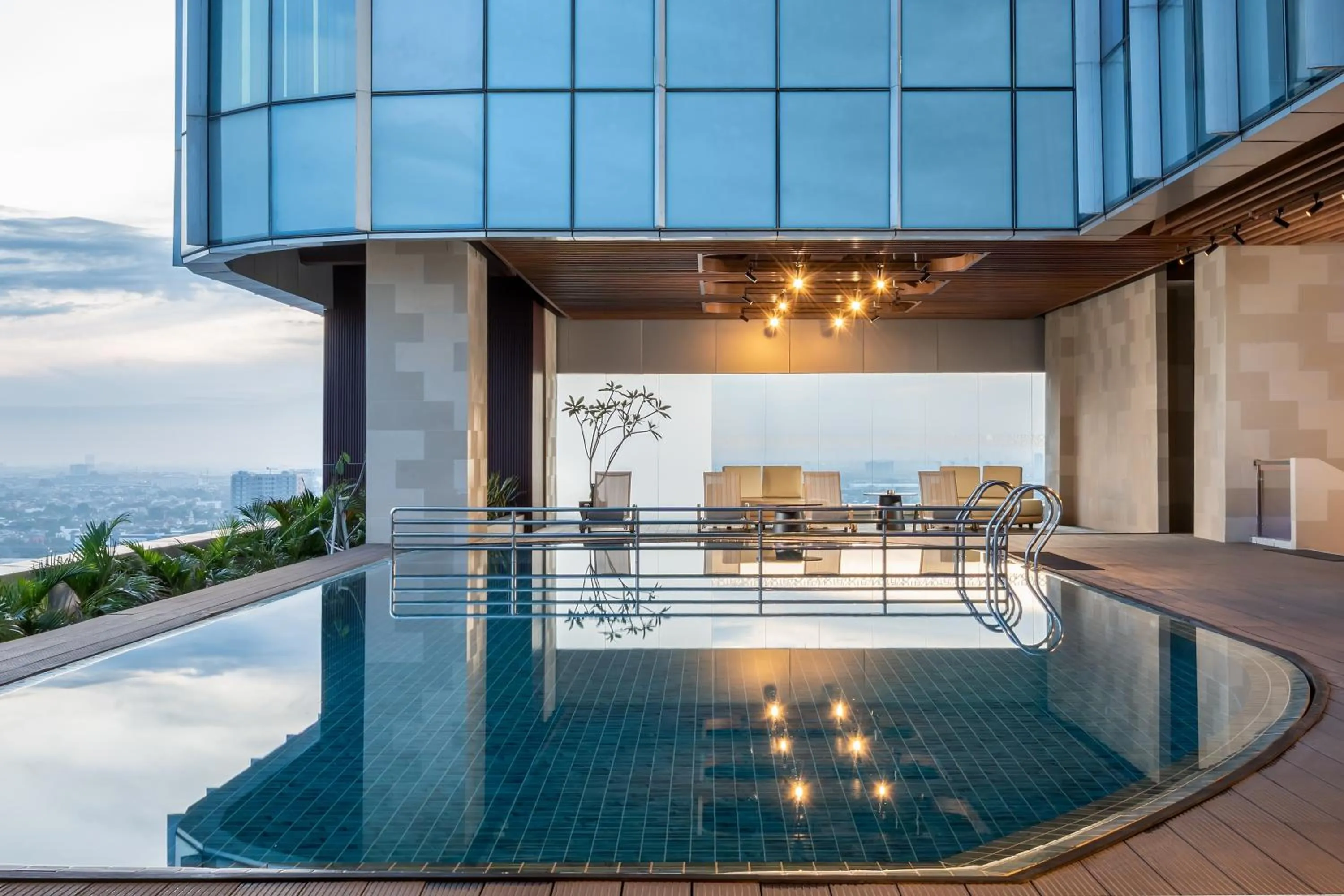 Restaurant/places to eat in Novotel Jakarta Pulo Mas