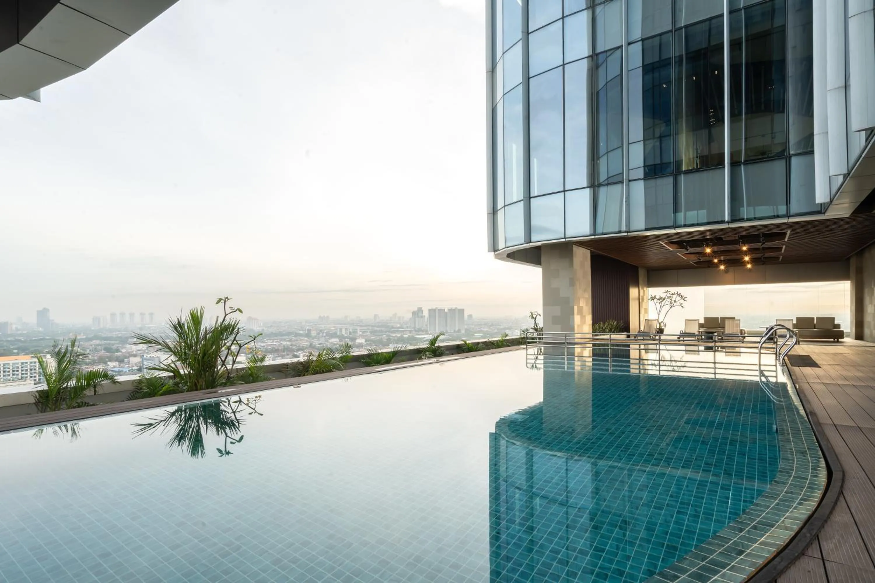 Swimming pool in Novotel Jakarta Pulo Mas