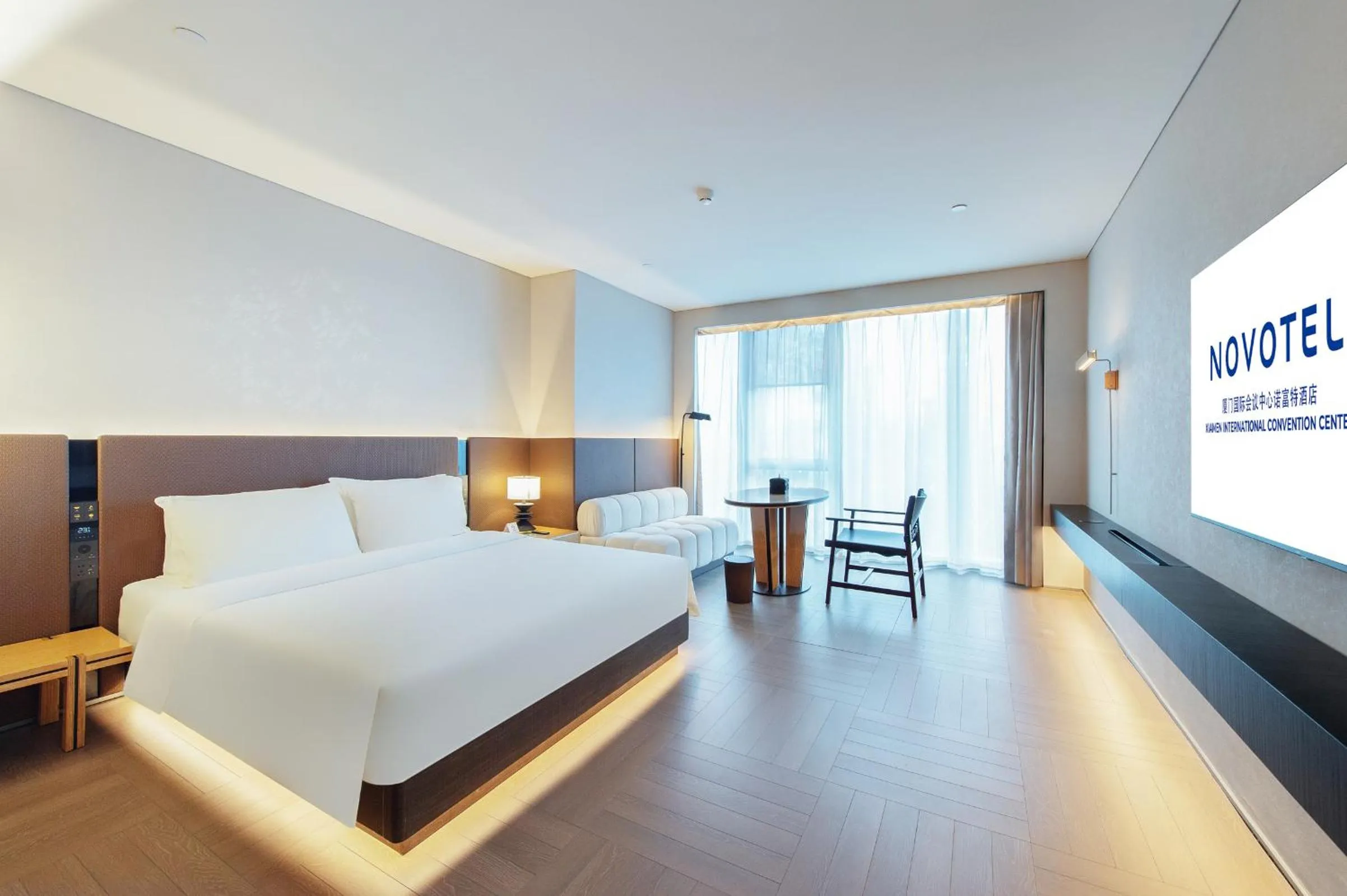 Seating area, Bed in Novotel Xiamen International Convention Center