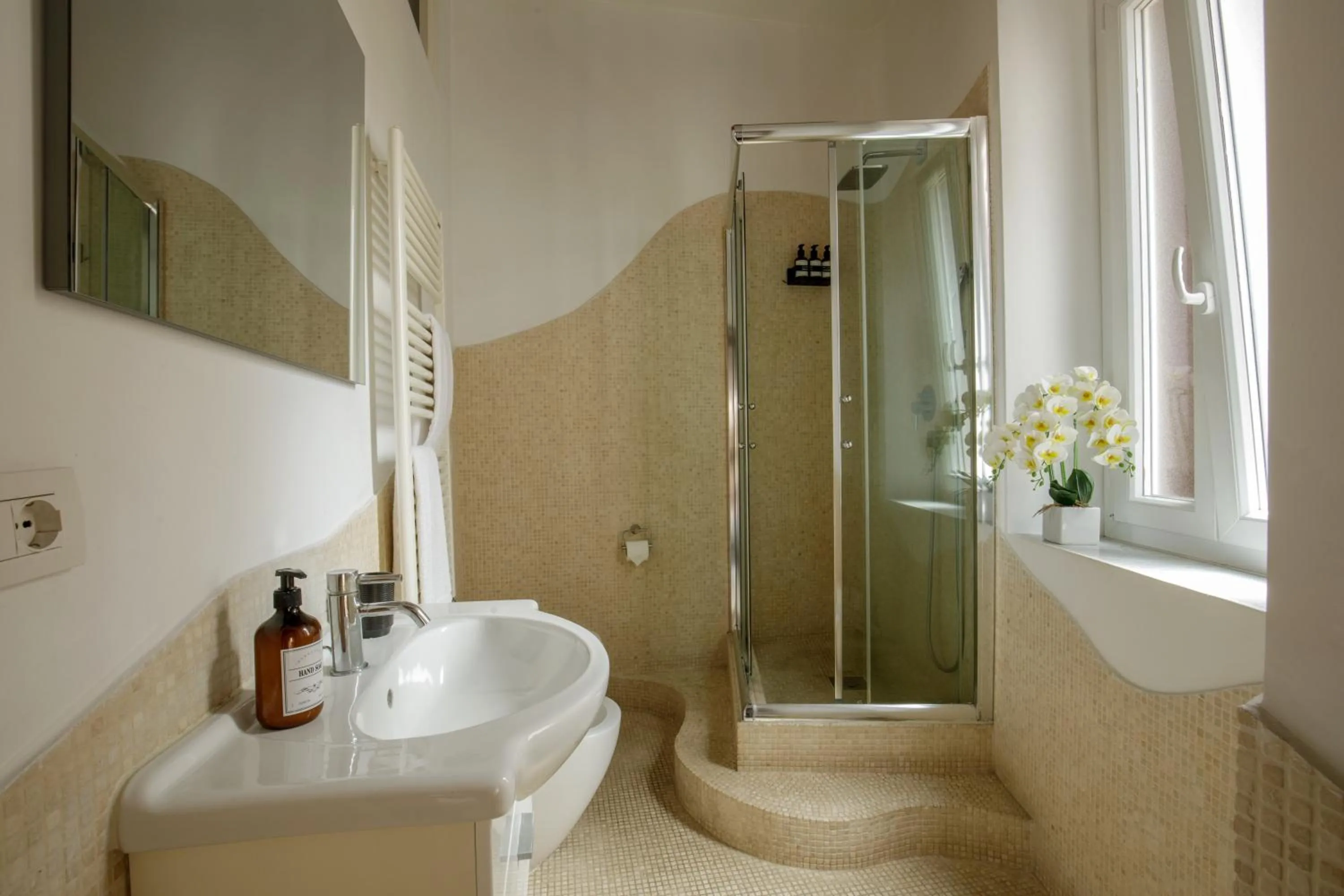 Shower in The Right Place 4U Navona Luxury Rooms