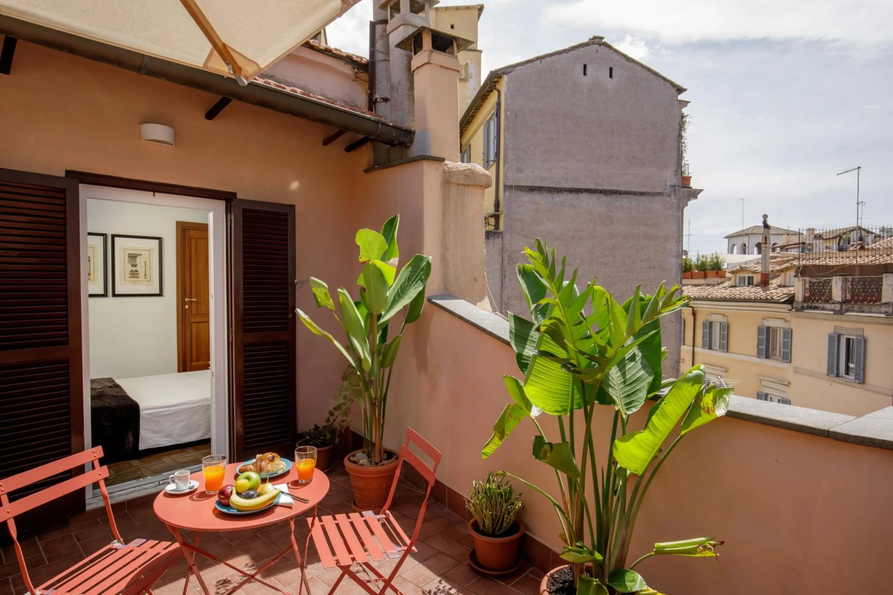 Patio in The Right Place 4U Navona Luxury Rooms