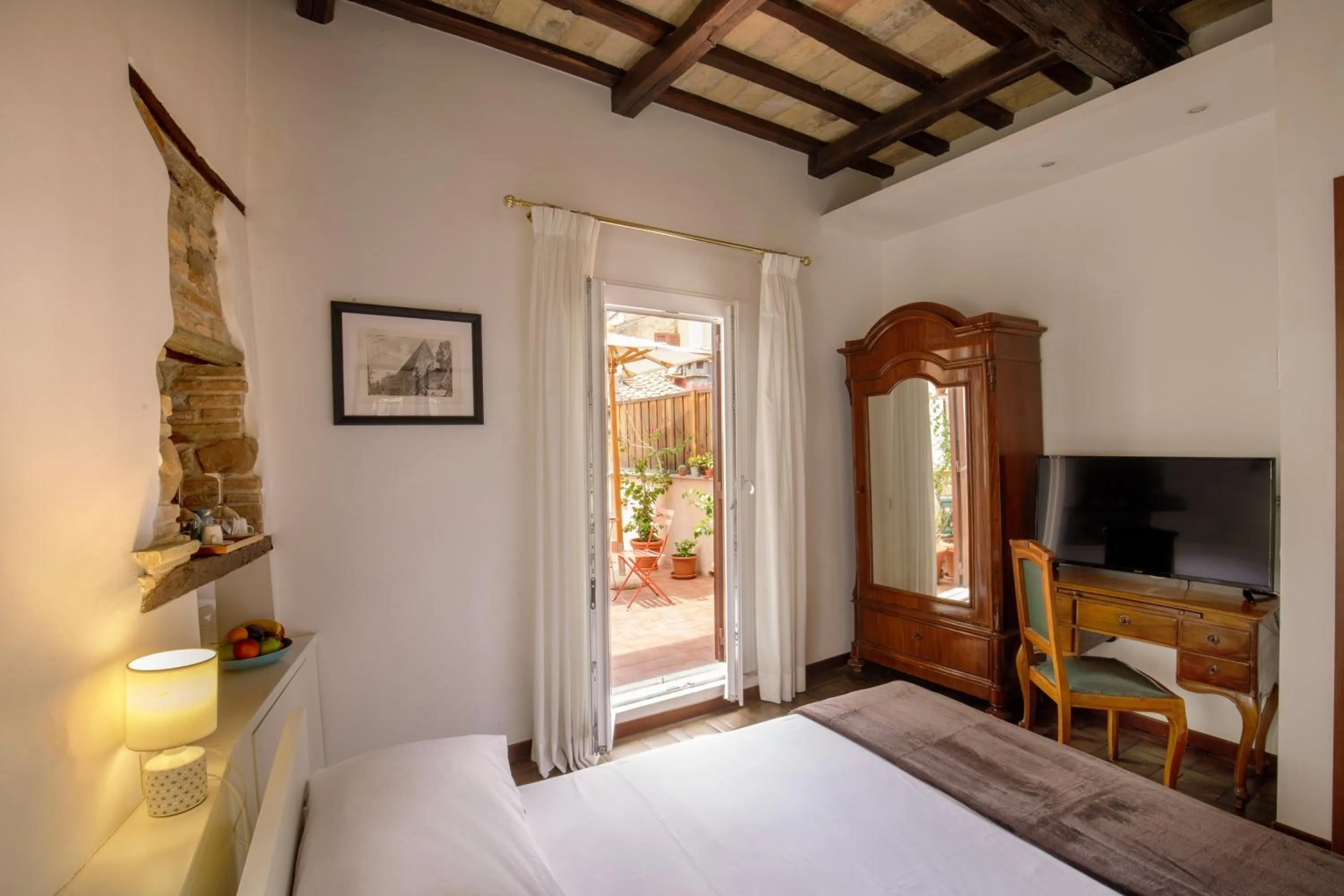 Bed in The Right Place 4U Navona Luxury Rooms