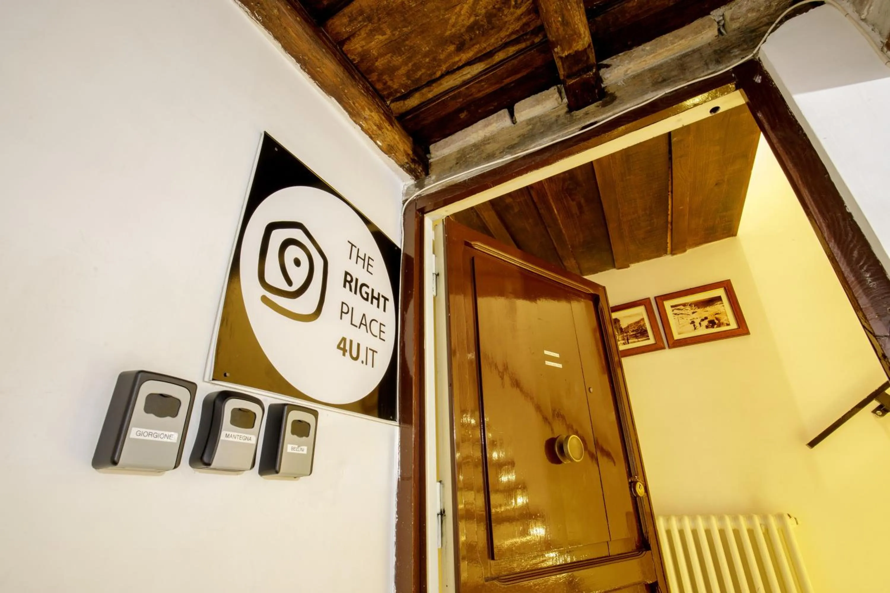 Facade/entrance in The Right Place 4U Navona Luxury Rooms