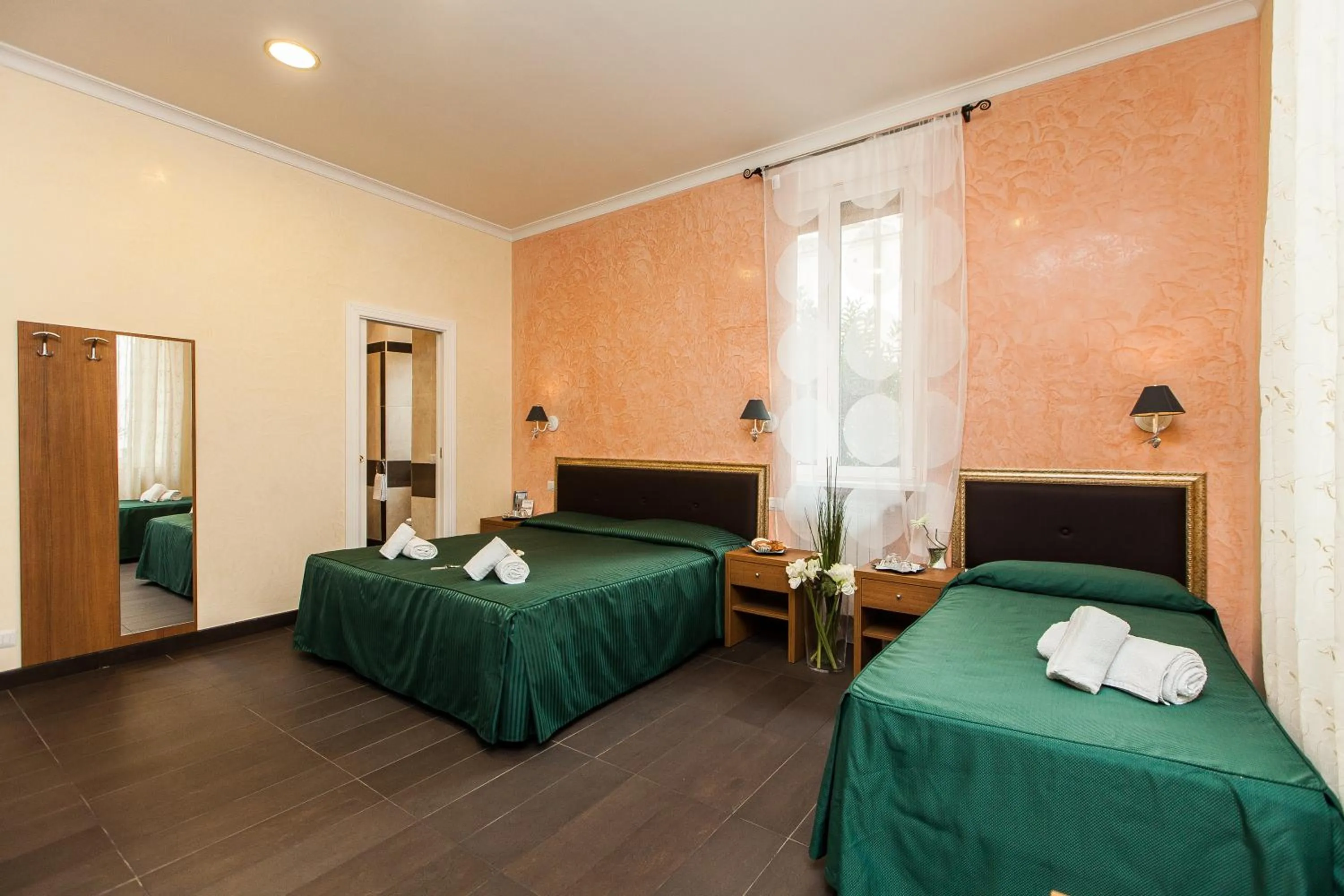 Photo of the whole room, Bed in Guest's Heaven