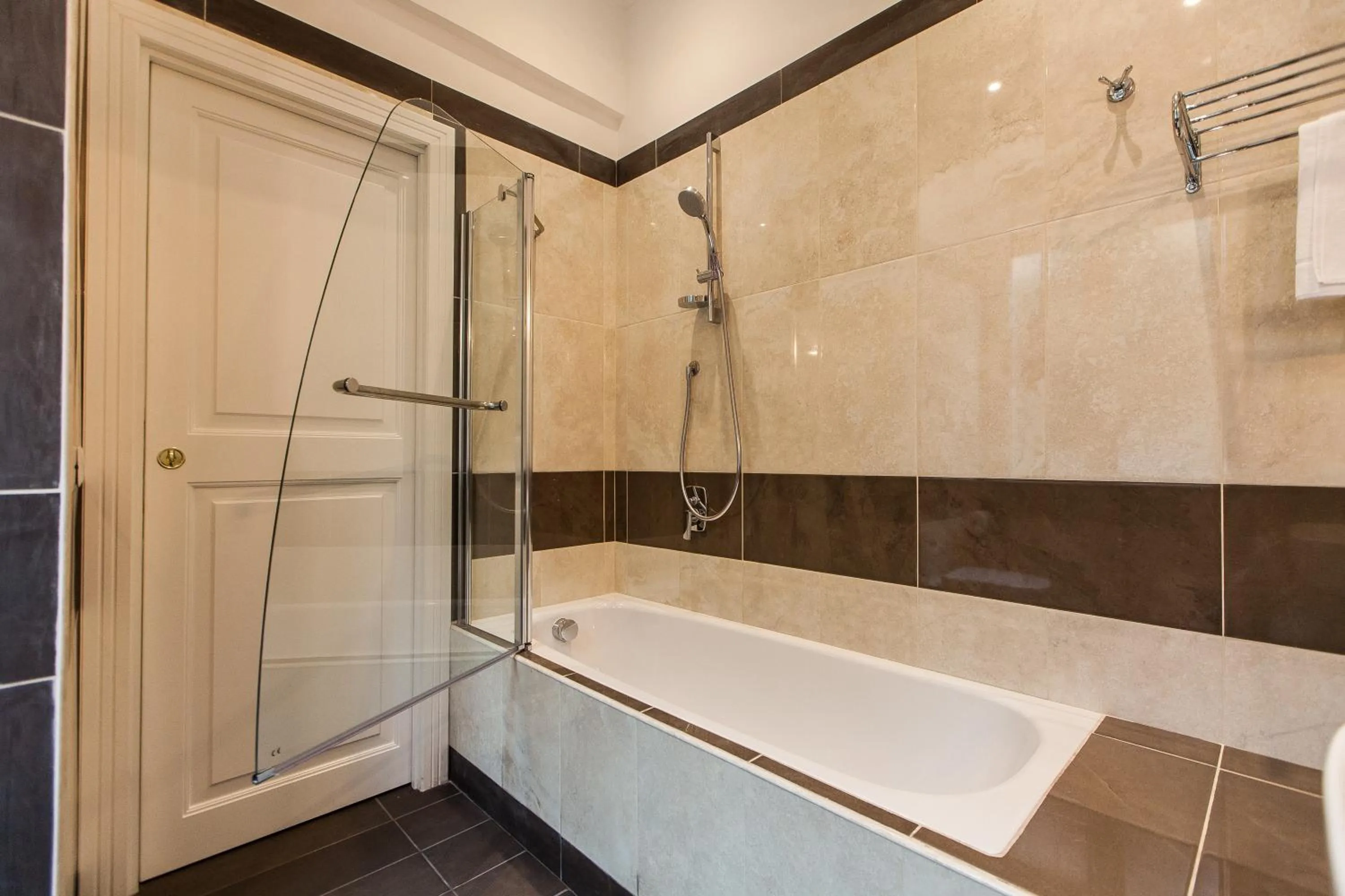 Bathroom in Guest's Heaven