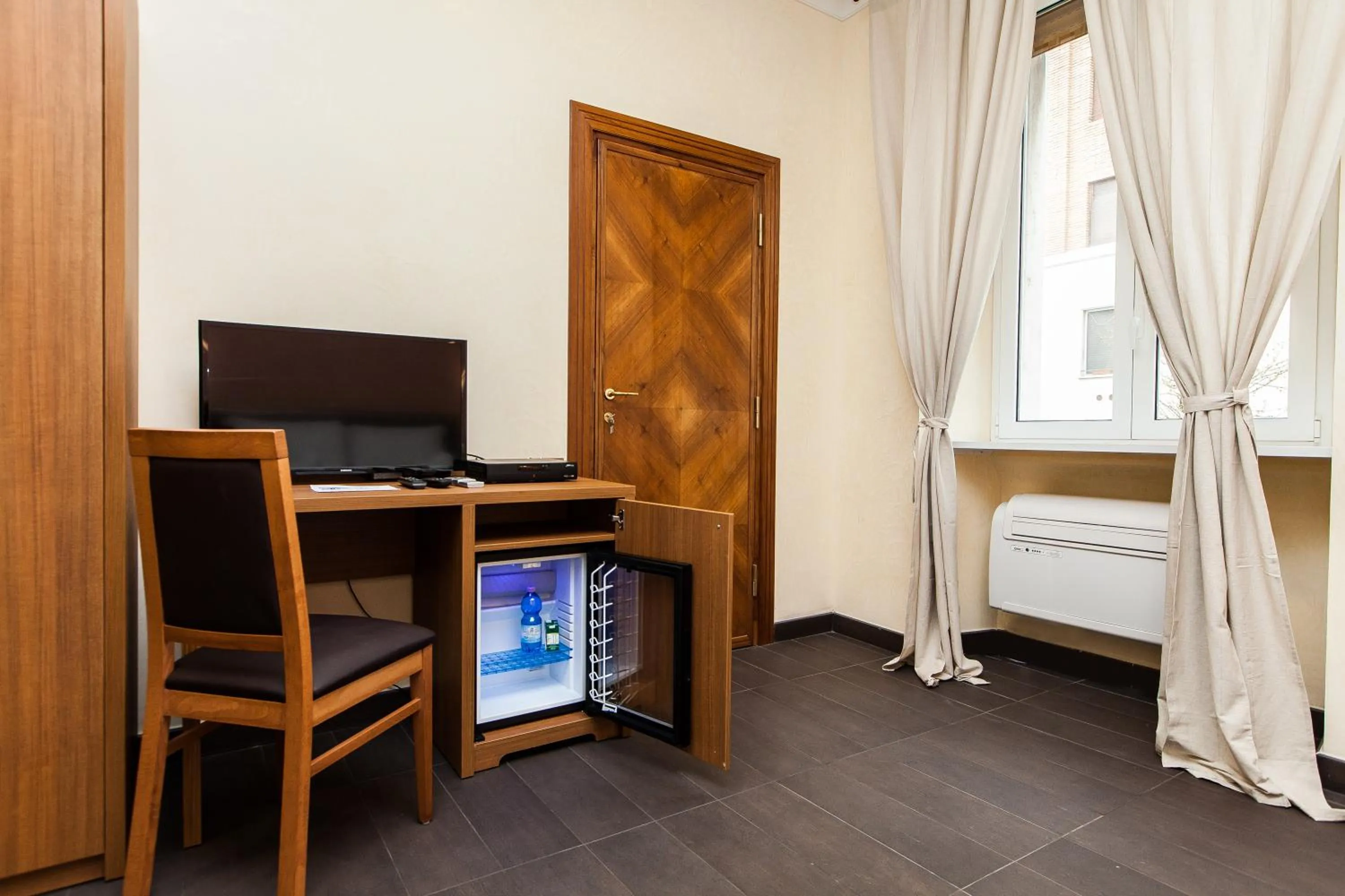 Decorative detail, Bed in Guest's Heaven