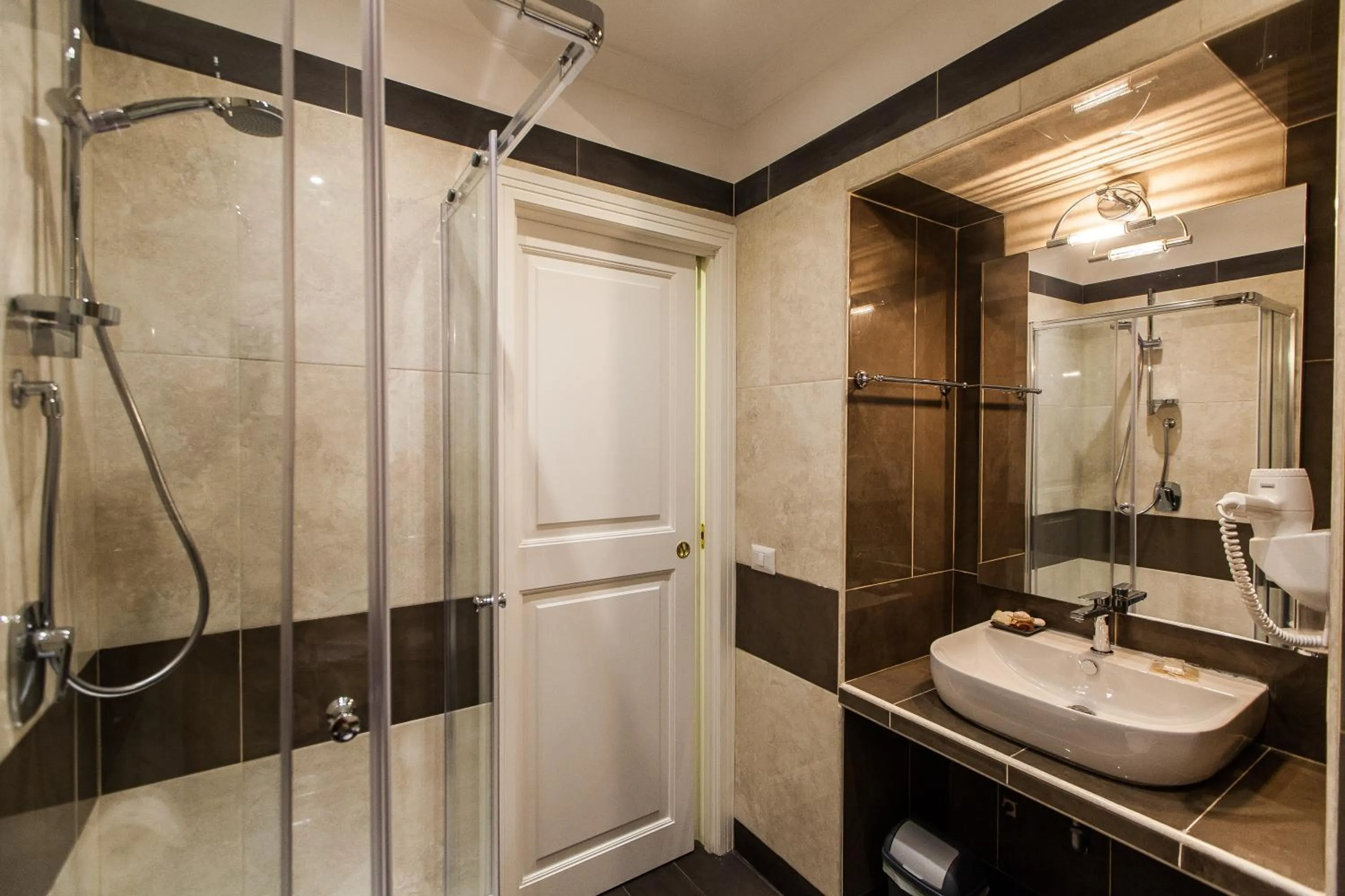 Bathroom in Guest's Heaven