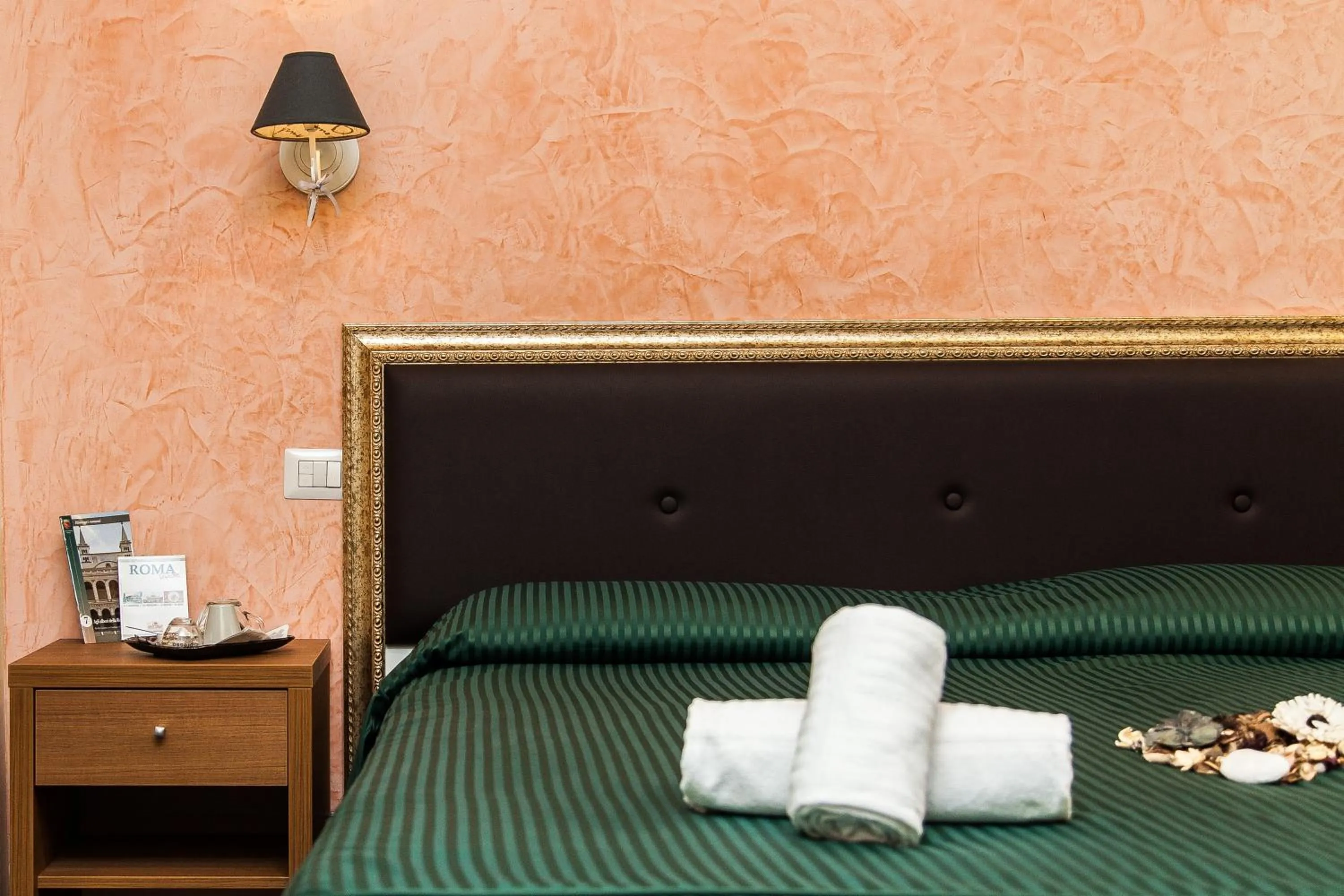 Decorative detail, Bed in Guest's Heaven