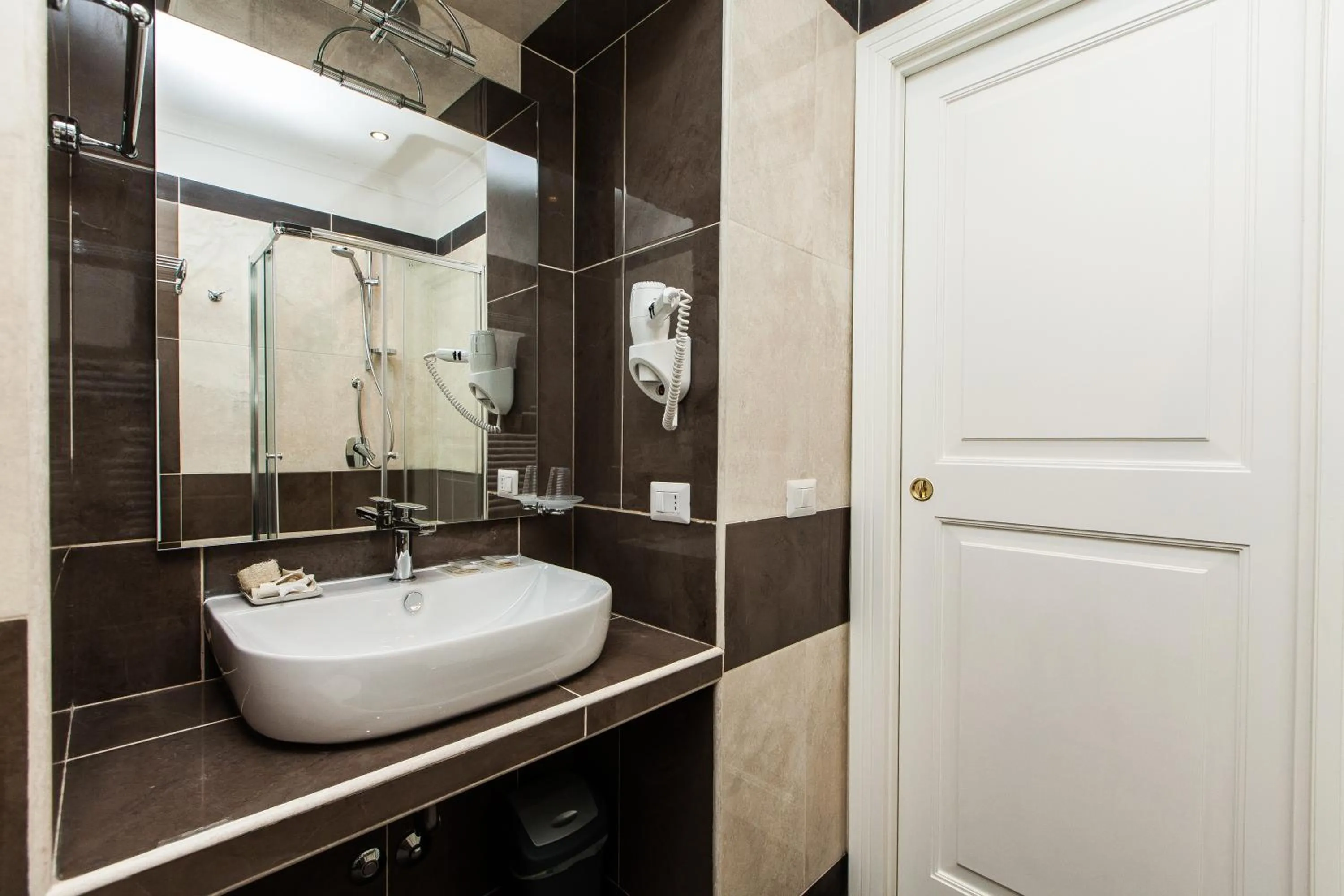 Bathroom in Guest's Heaven