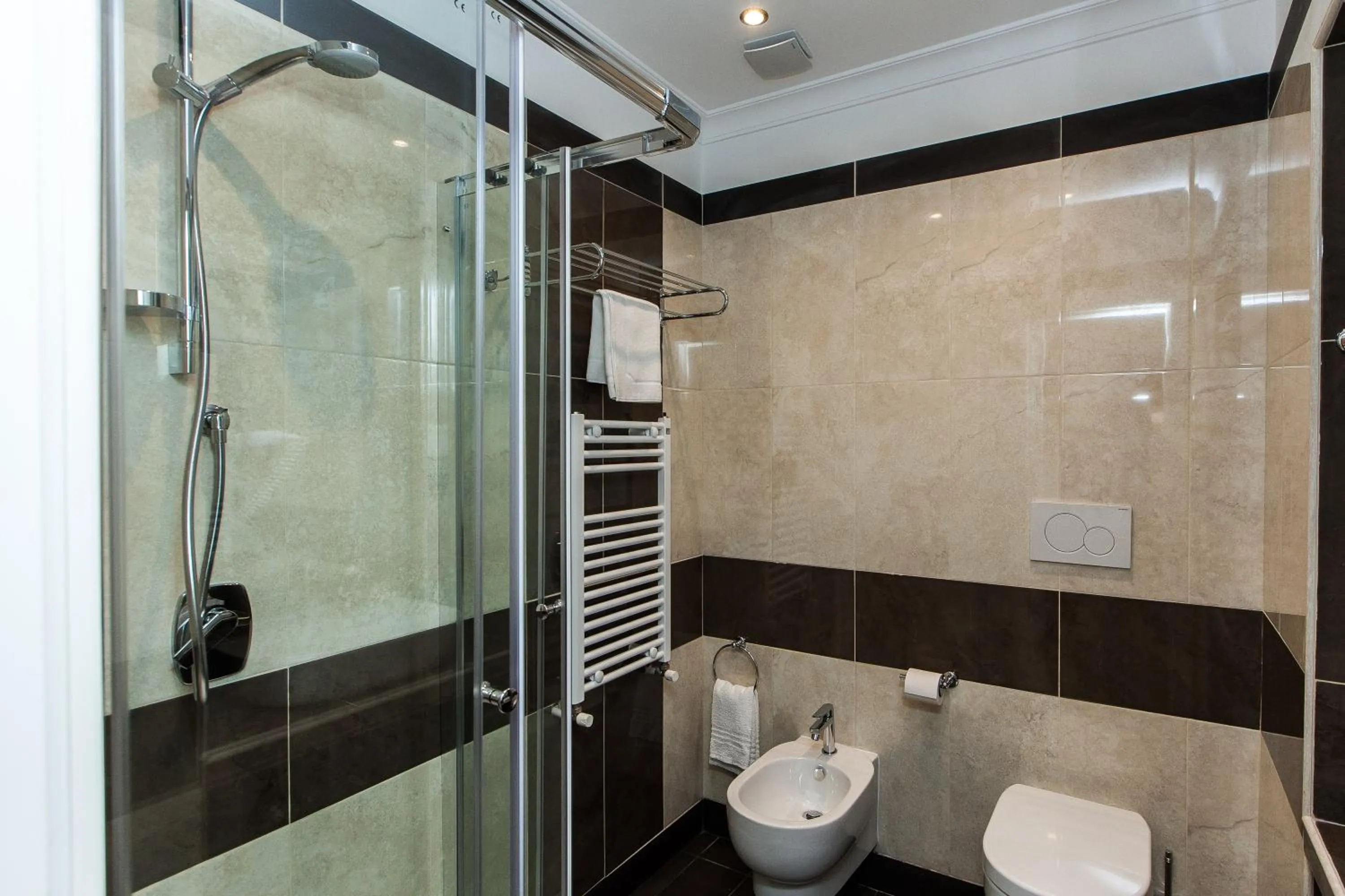 Bathroom in Guest's Heaven