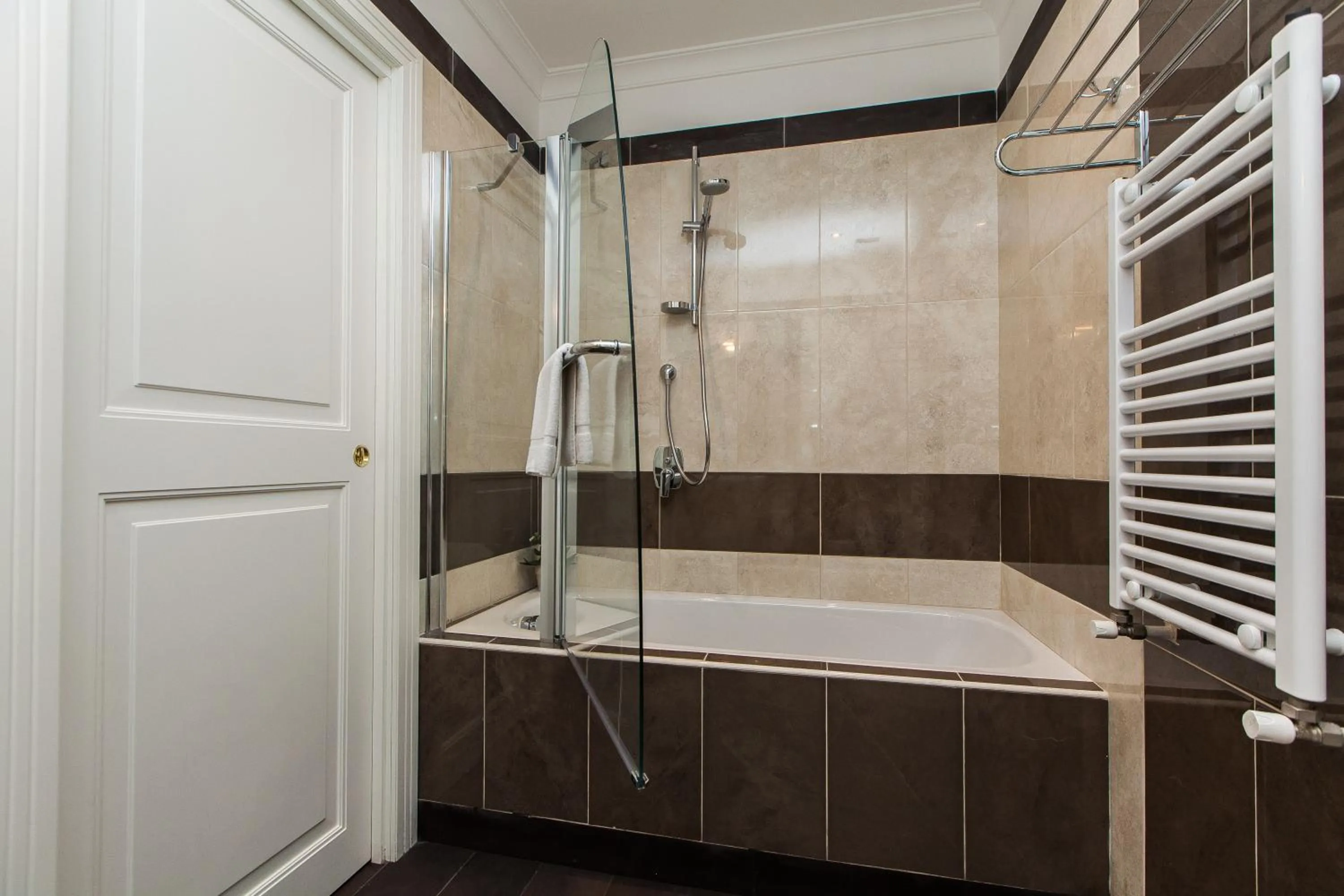 Bathroom in Guest's Heaven