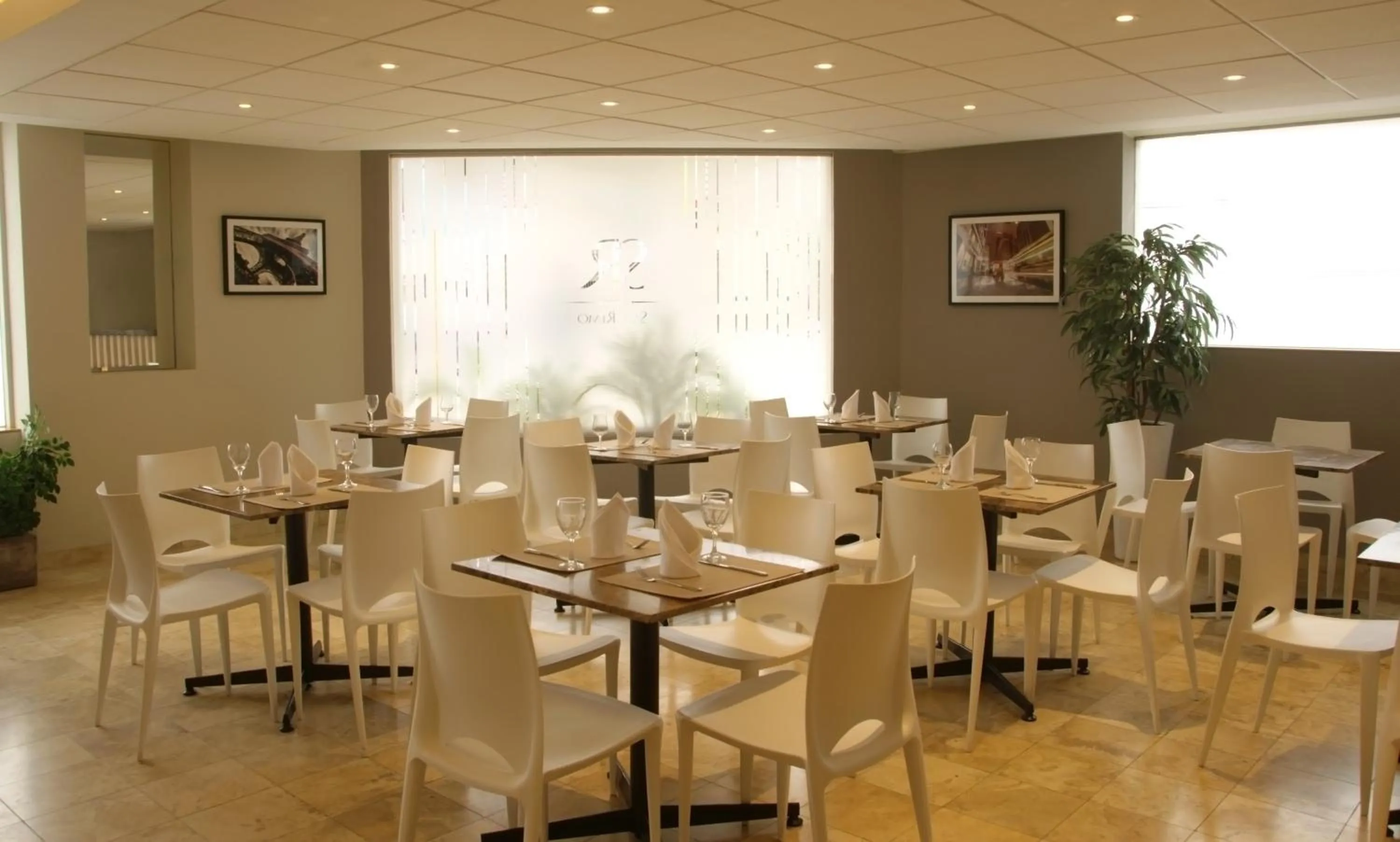 Restaurant/places to eat in Hotel San Remo