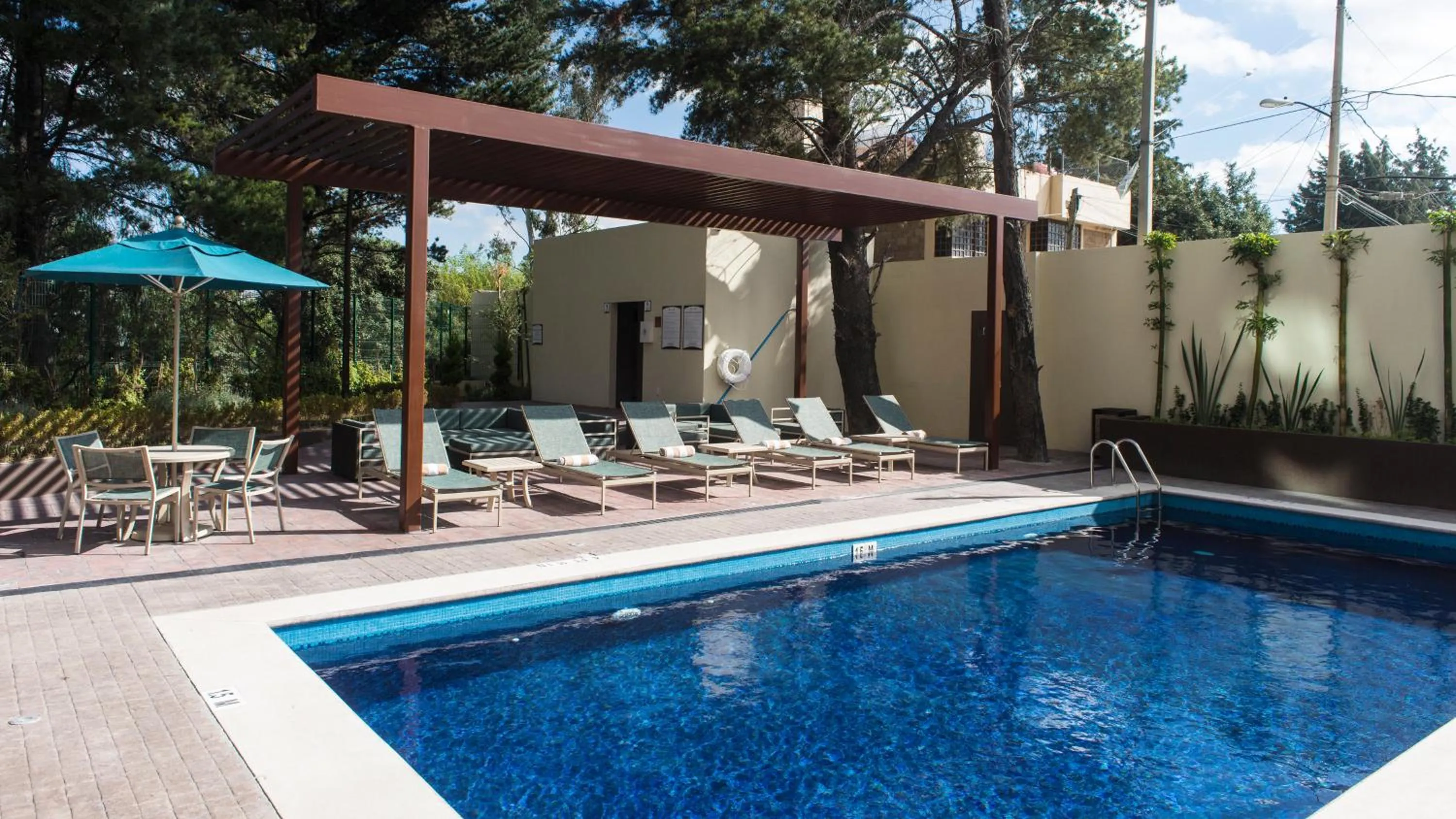 Swimming pool in Staybridge Suites Puebla by IHG