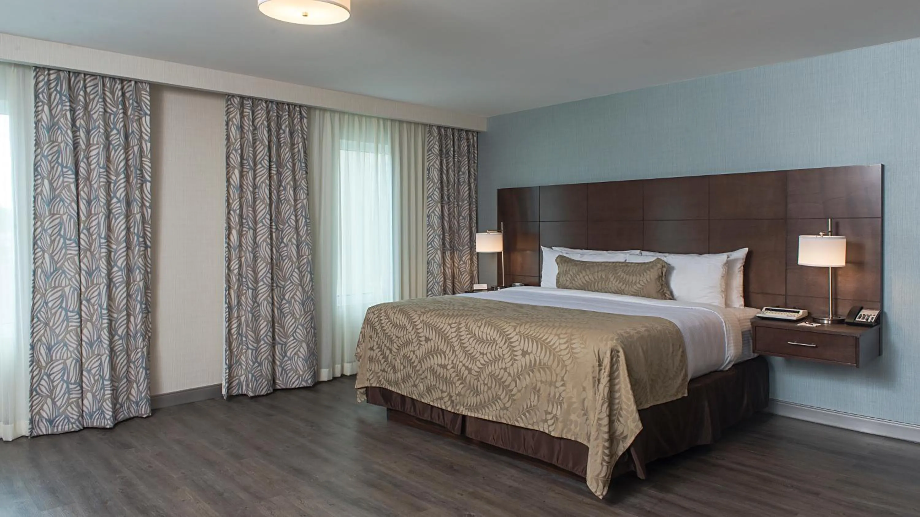 Photo of the whole room, Bed in Staybridge Suites Puebla by IHG