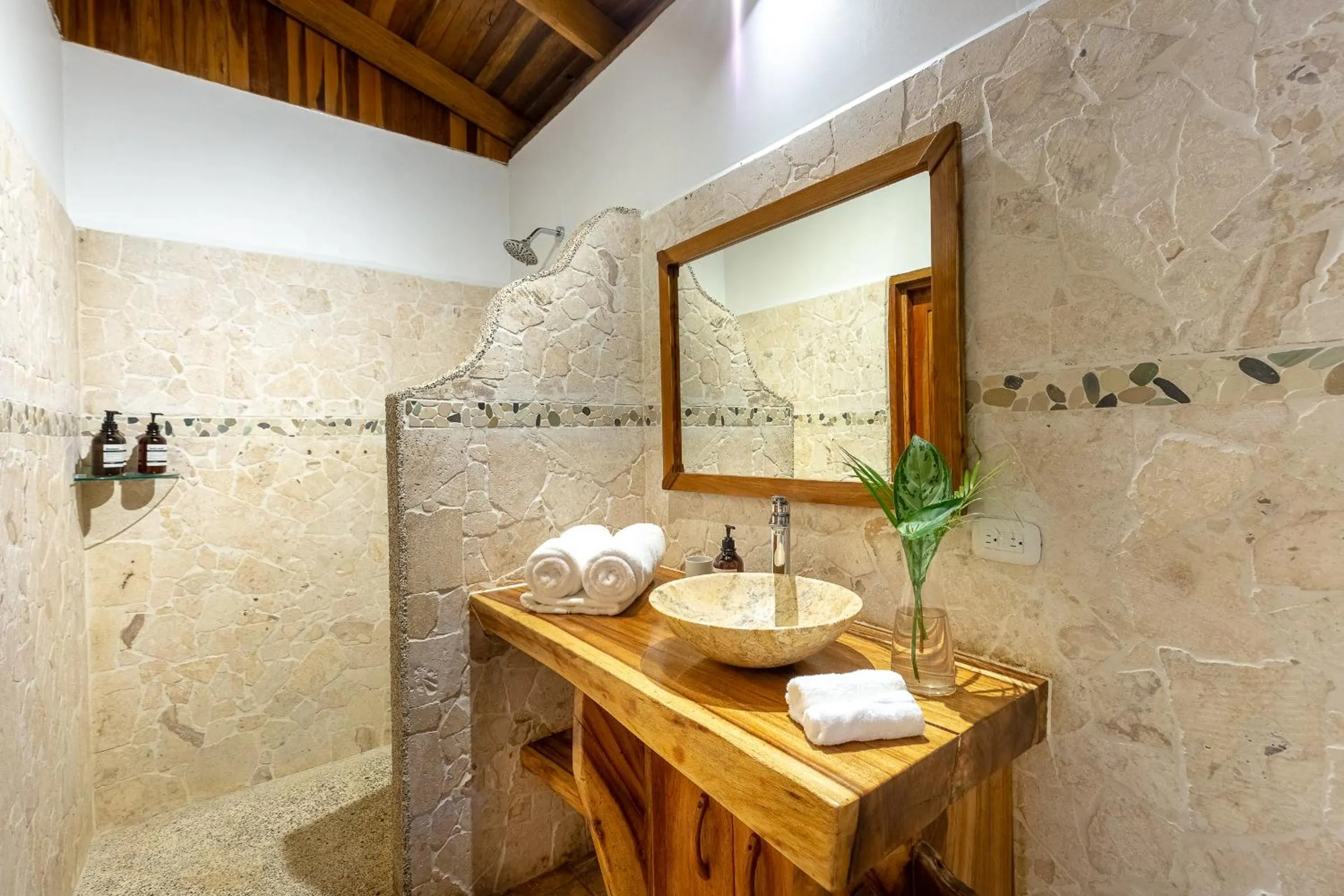 Bathroom in Makanas Beach Bungalows