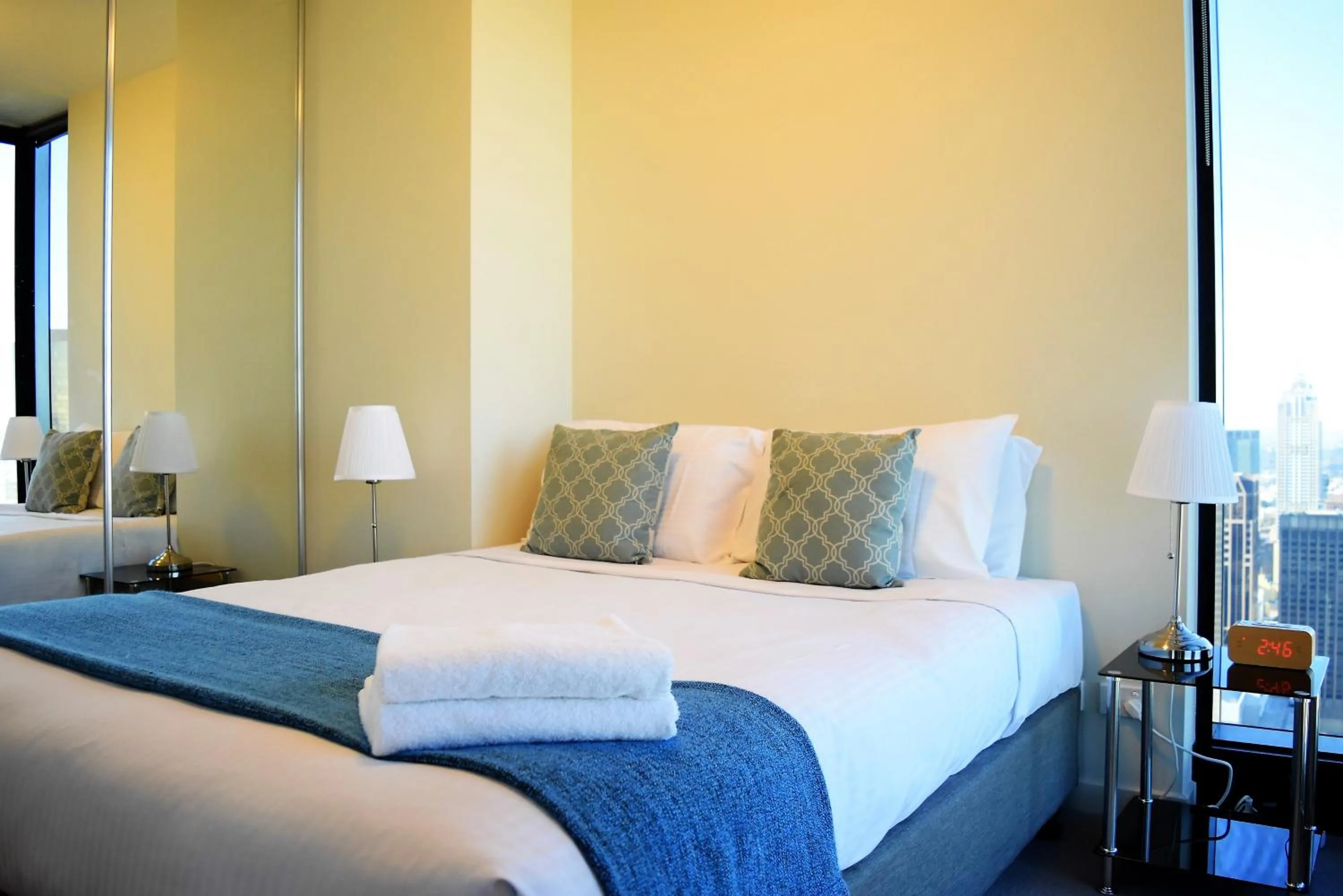 Bed in Melbourne SkyHigh Apartments