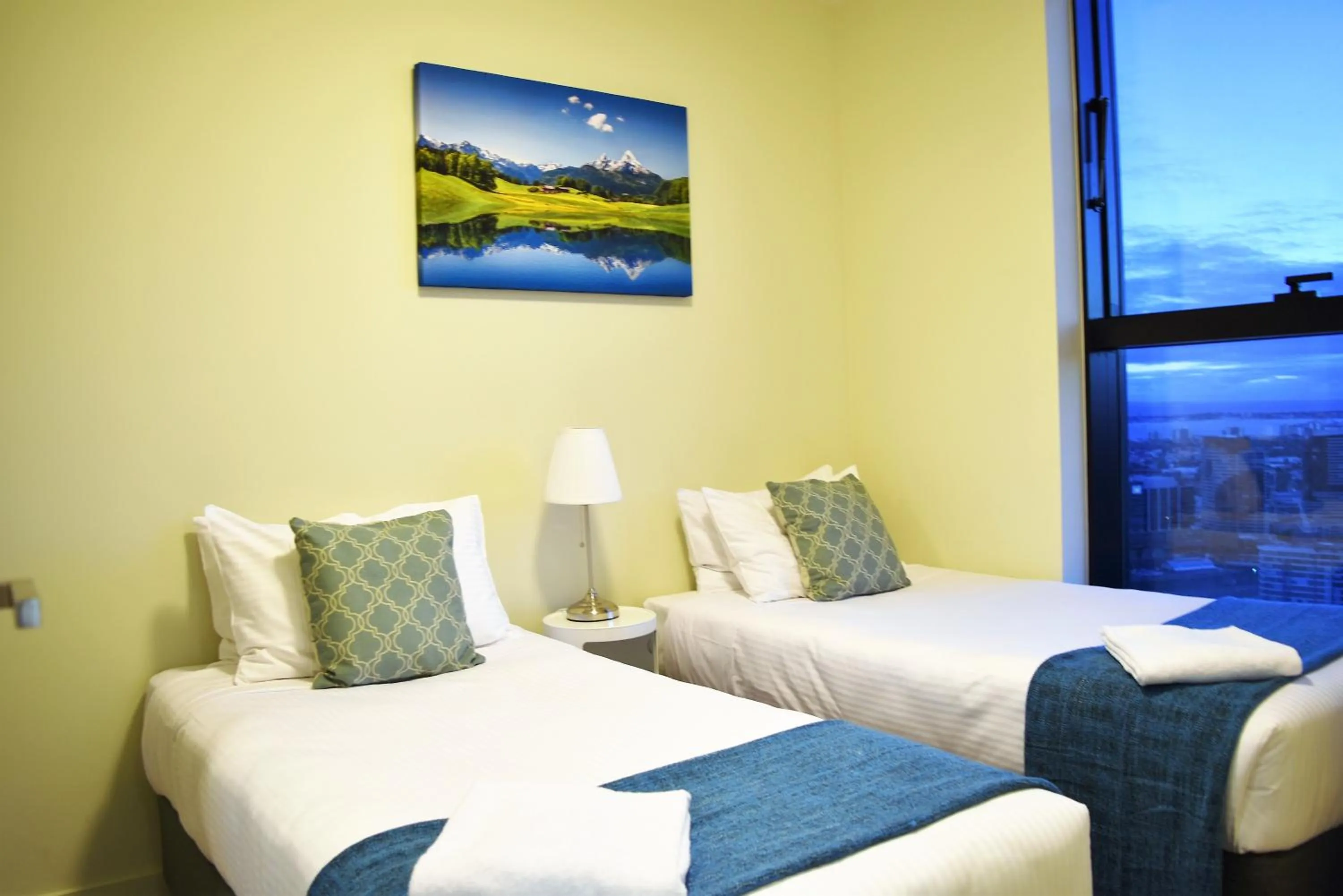 Bed in Melbourne SkyHigh Apartments