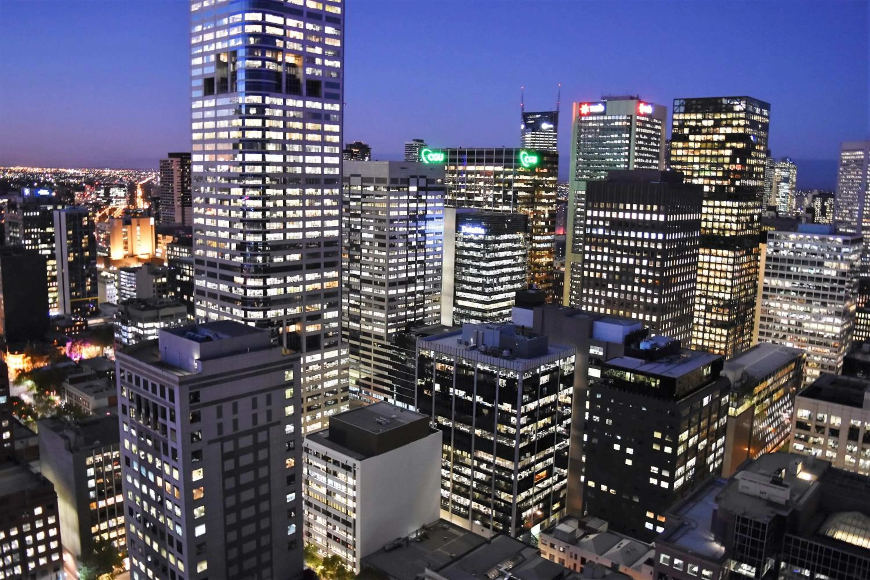 City view in Melbourne SkyHigh Apartments