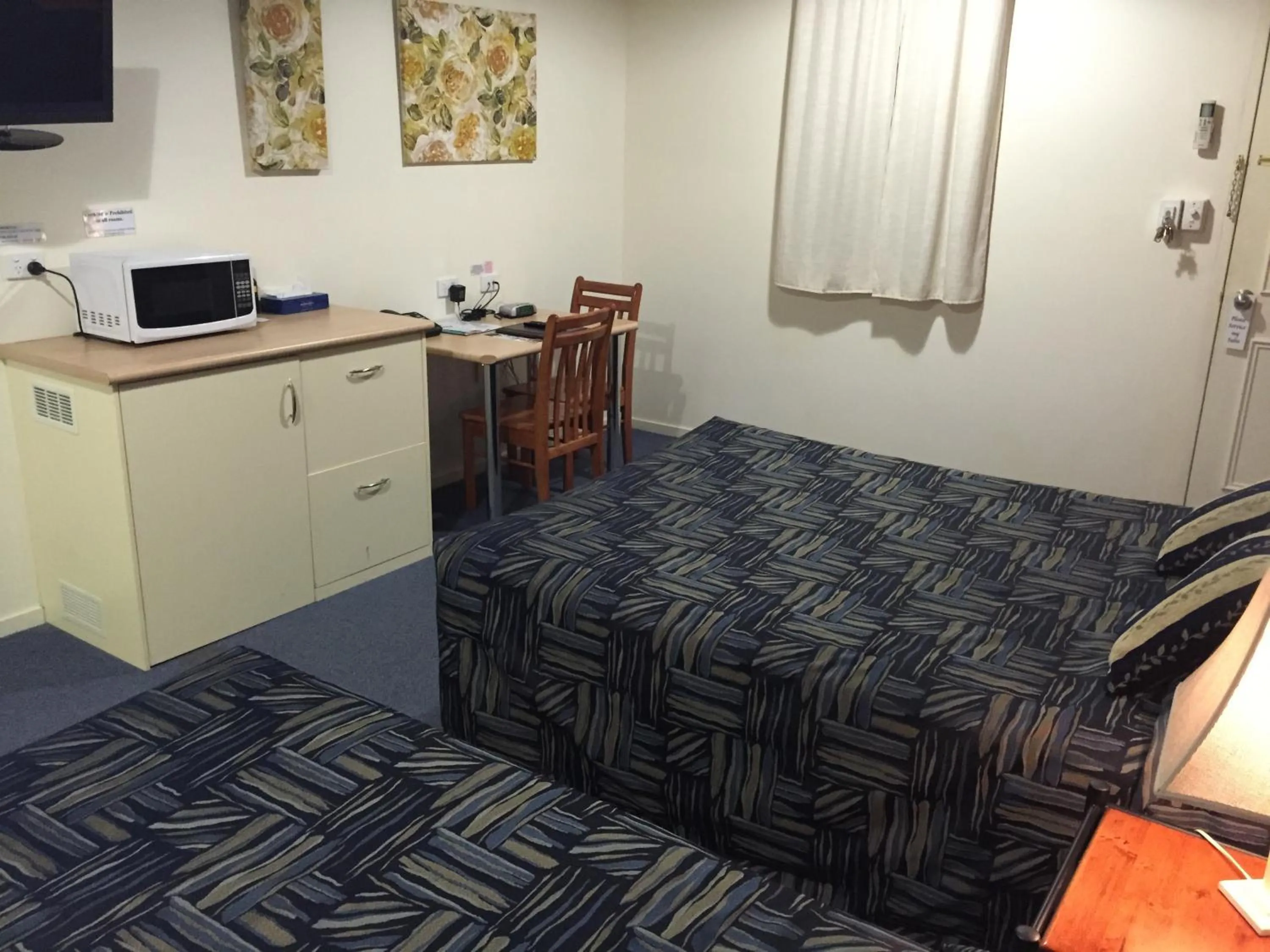 Photo of the whole room in Criterion Hotel-Motel Rockhampton