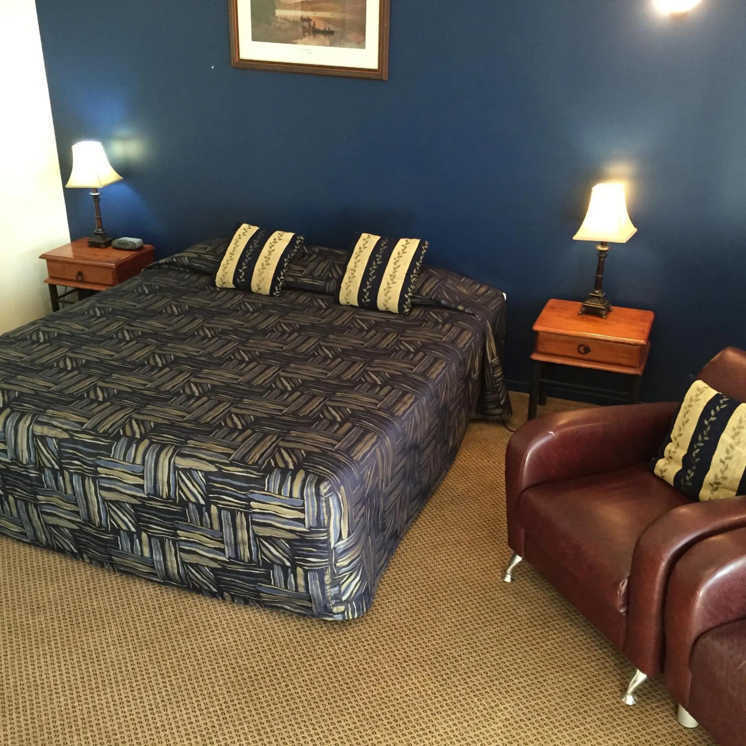 Bed in Criterion Hotel-Motel Rockhampton