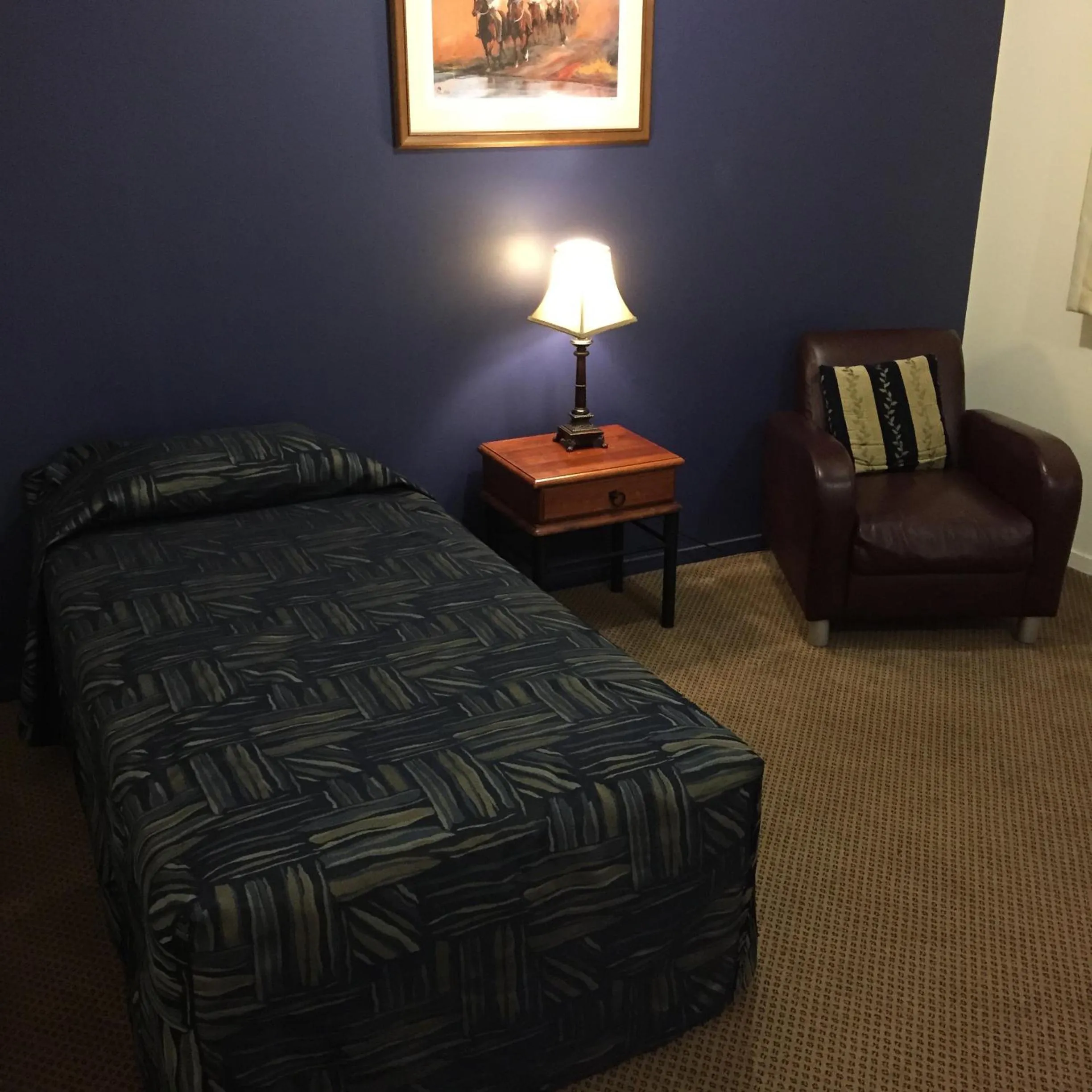 Bed in Criterion Hotel-Motel Rockhampton