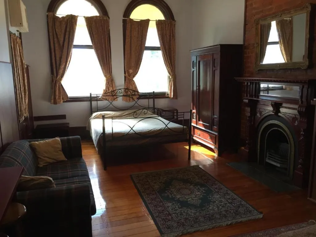 Bed in Criterion Hotel-Motel Rockhampton