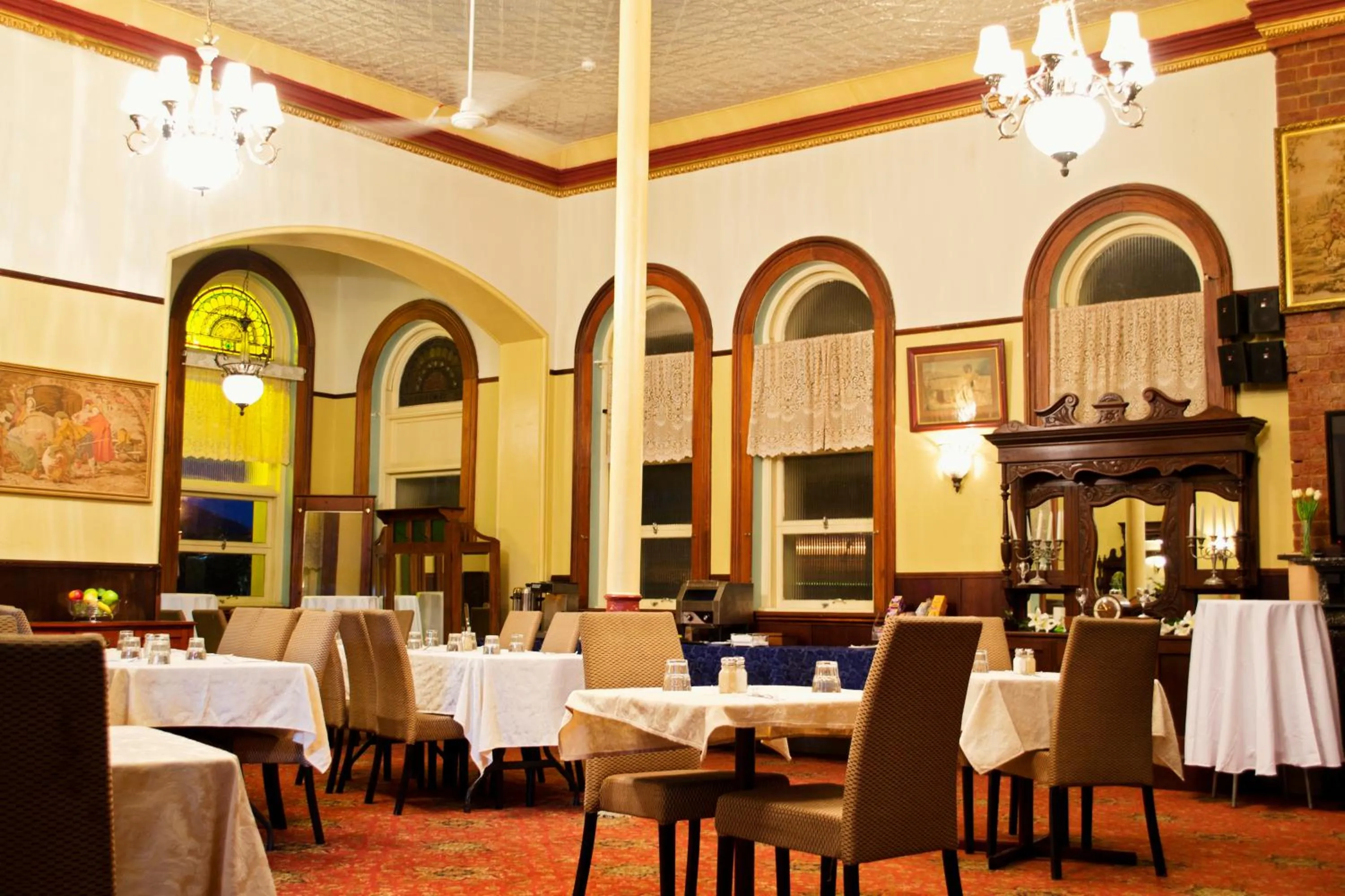 Restaurant/places to eat in Criterion Hotel-Motel Rockhampton