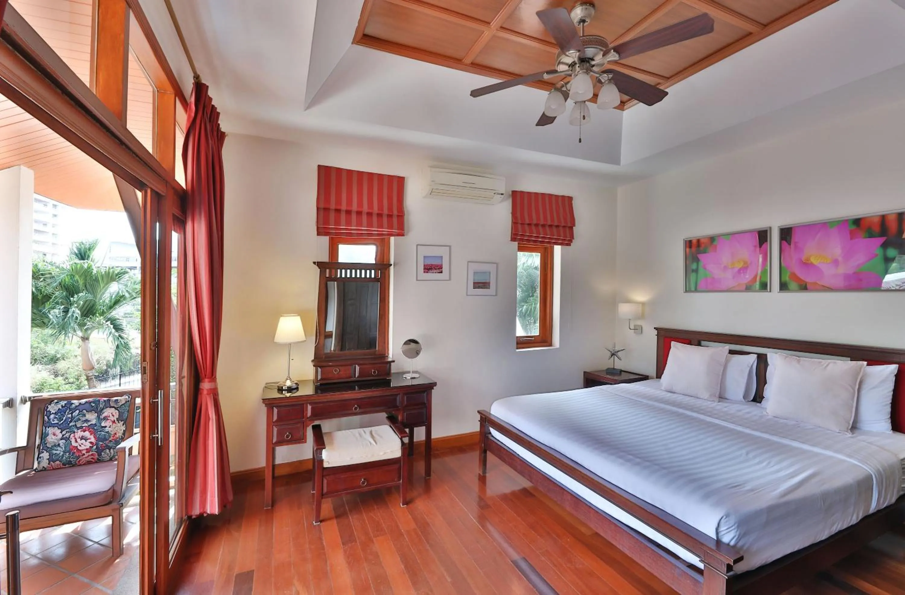 Bed in Siam Pool Villa Pattaya