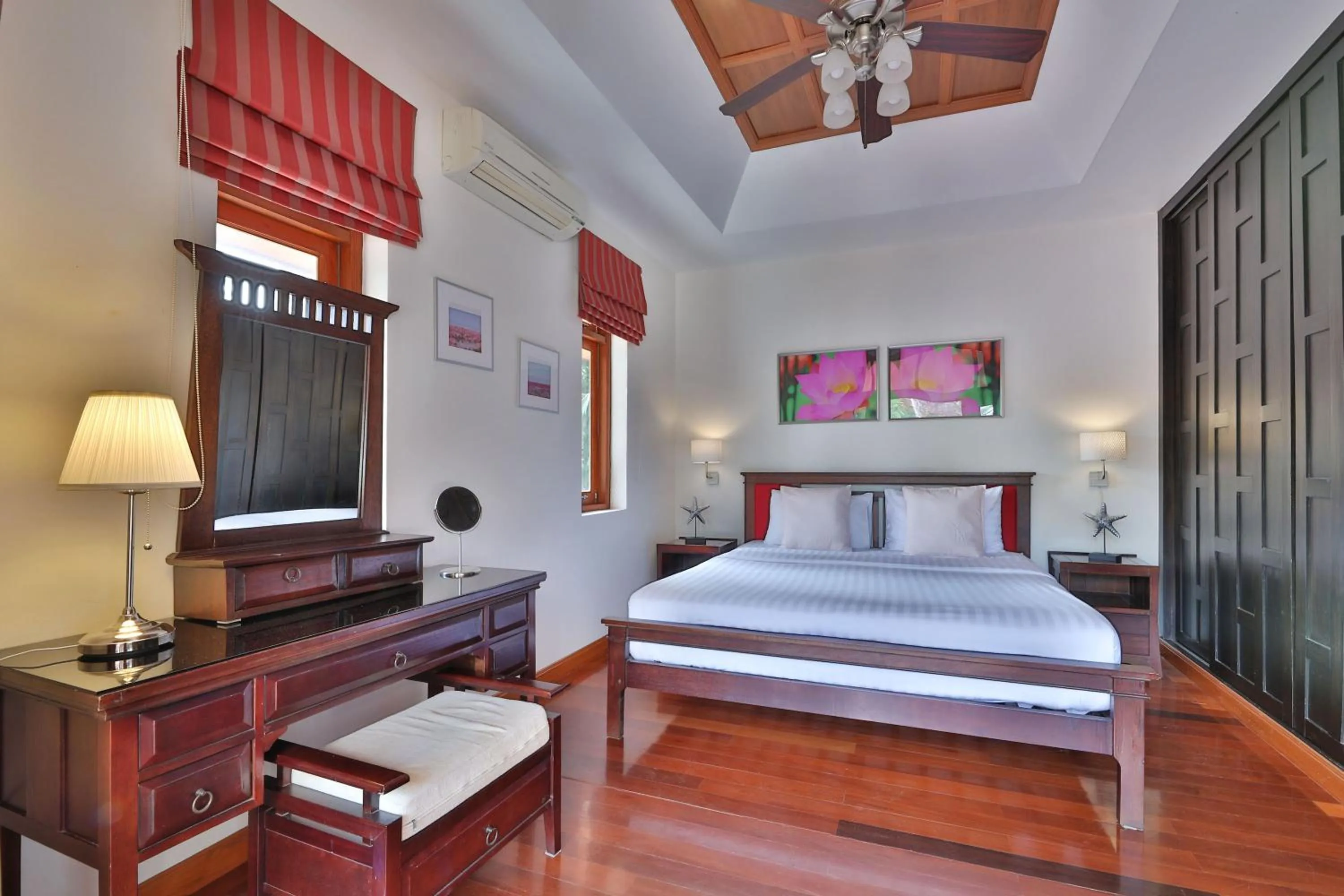 Bed in Siam Pool Villa Pattaya