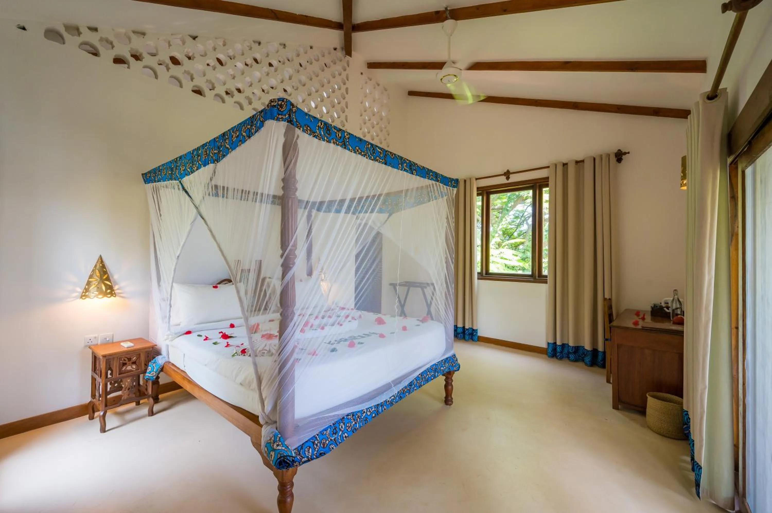 Property building, Bed in Warere Beach