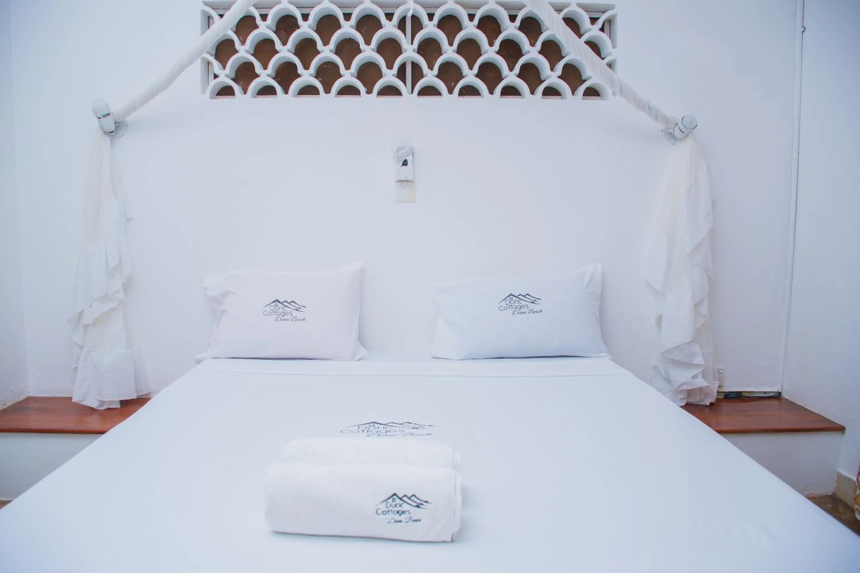 Bedroom, Bed in Doric Cottages Diani