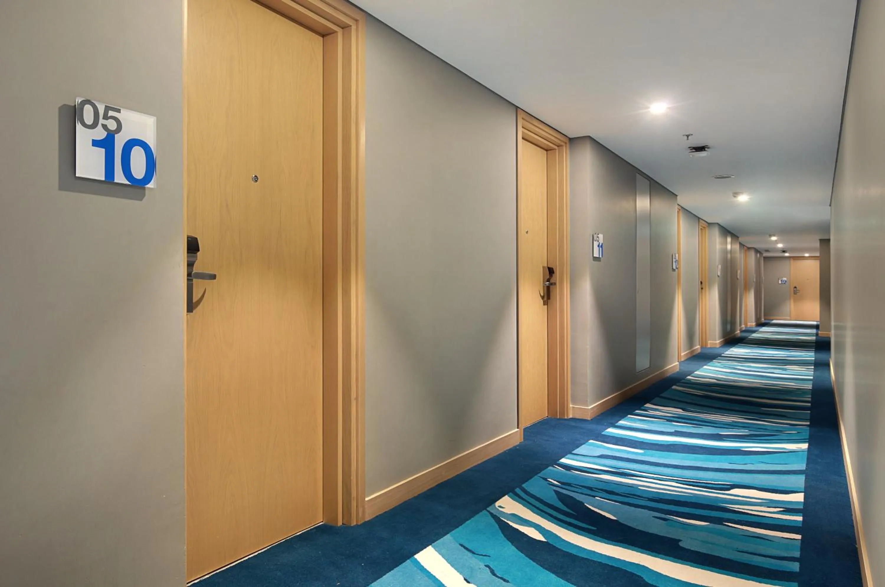 Lobby or reception in Holiday Inn Express Jakarta Wahid Hasyim by IHG