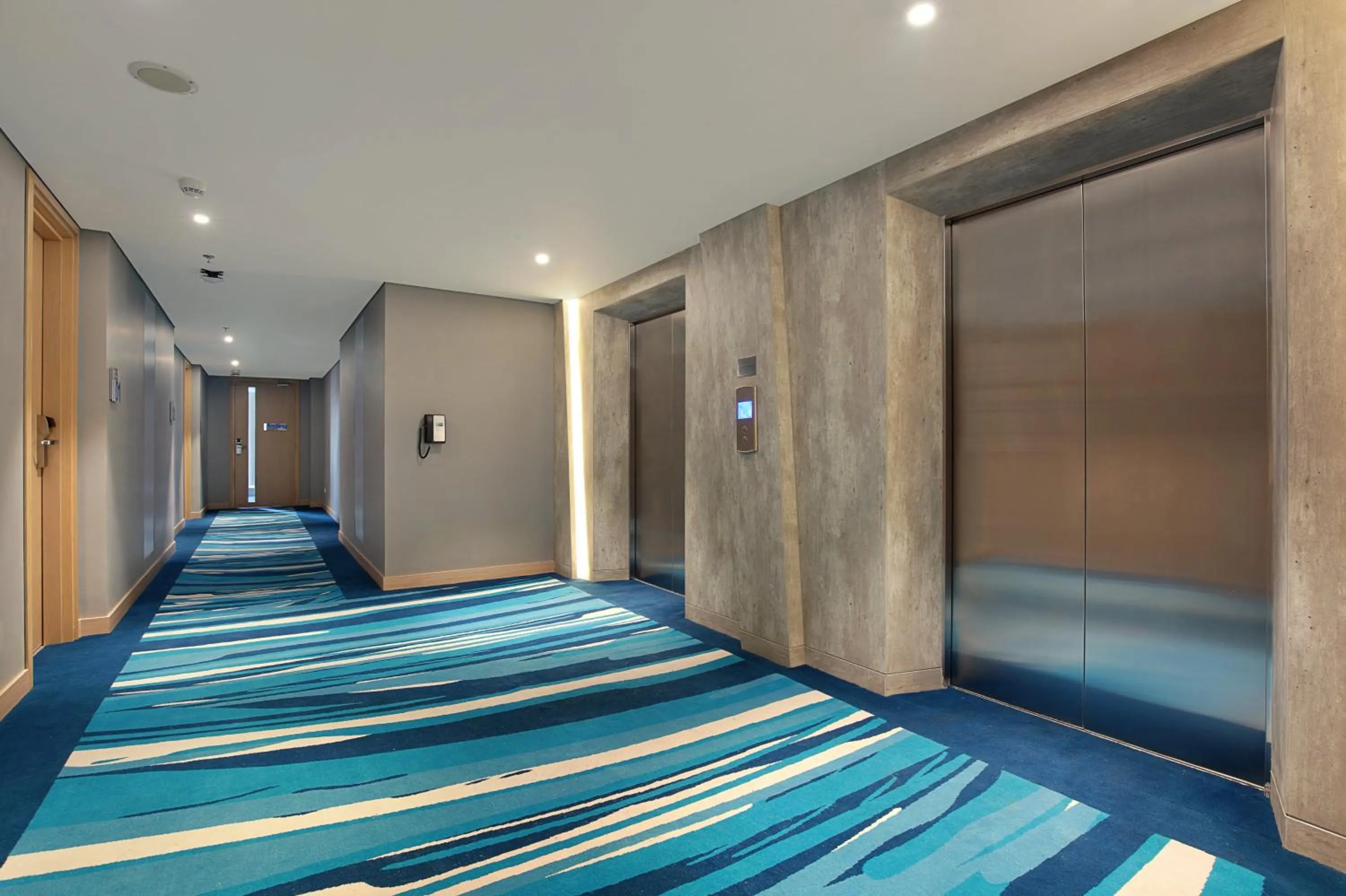 Lobby or reception in Holiday Inn Express Jakarta Wahid Hasyim by IHG