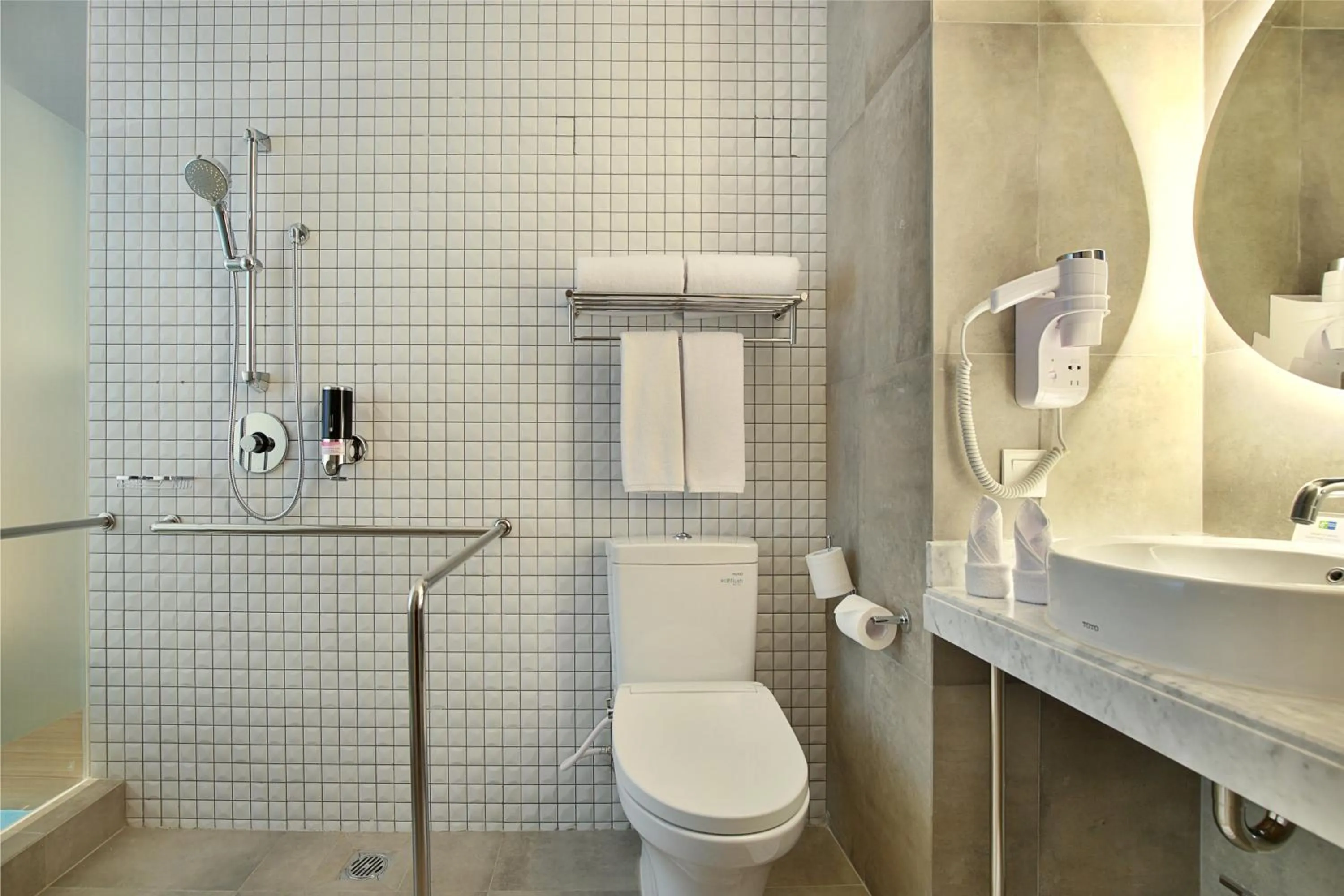 Photo of the whole room in Holiday Inn Express Jakarta Wahid Hasyim by IHG