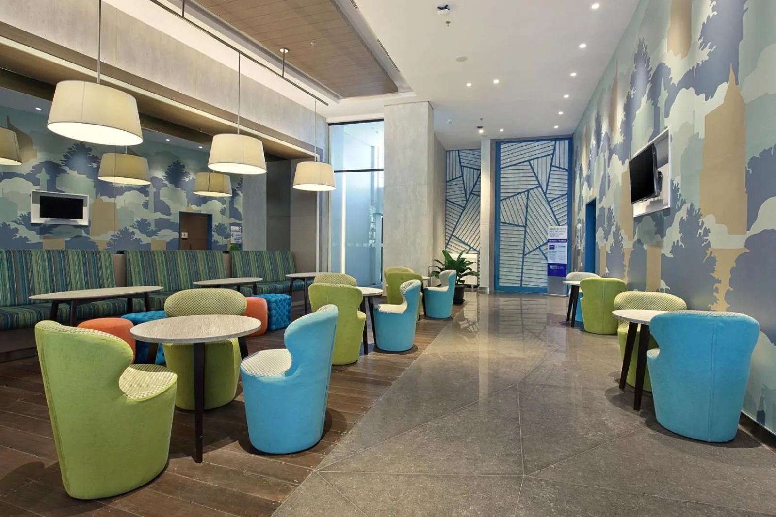 Restaurant/places to eat in Holiday Inn Express Jakarta Wahid Hasyim by IHG