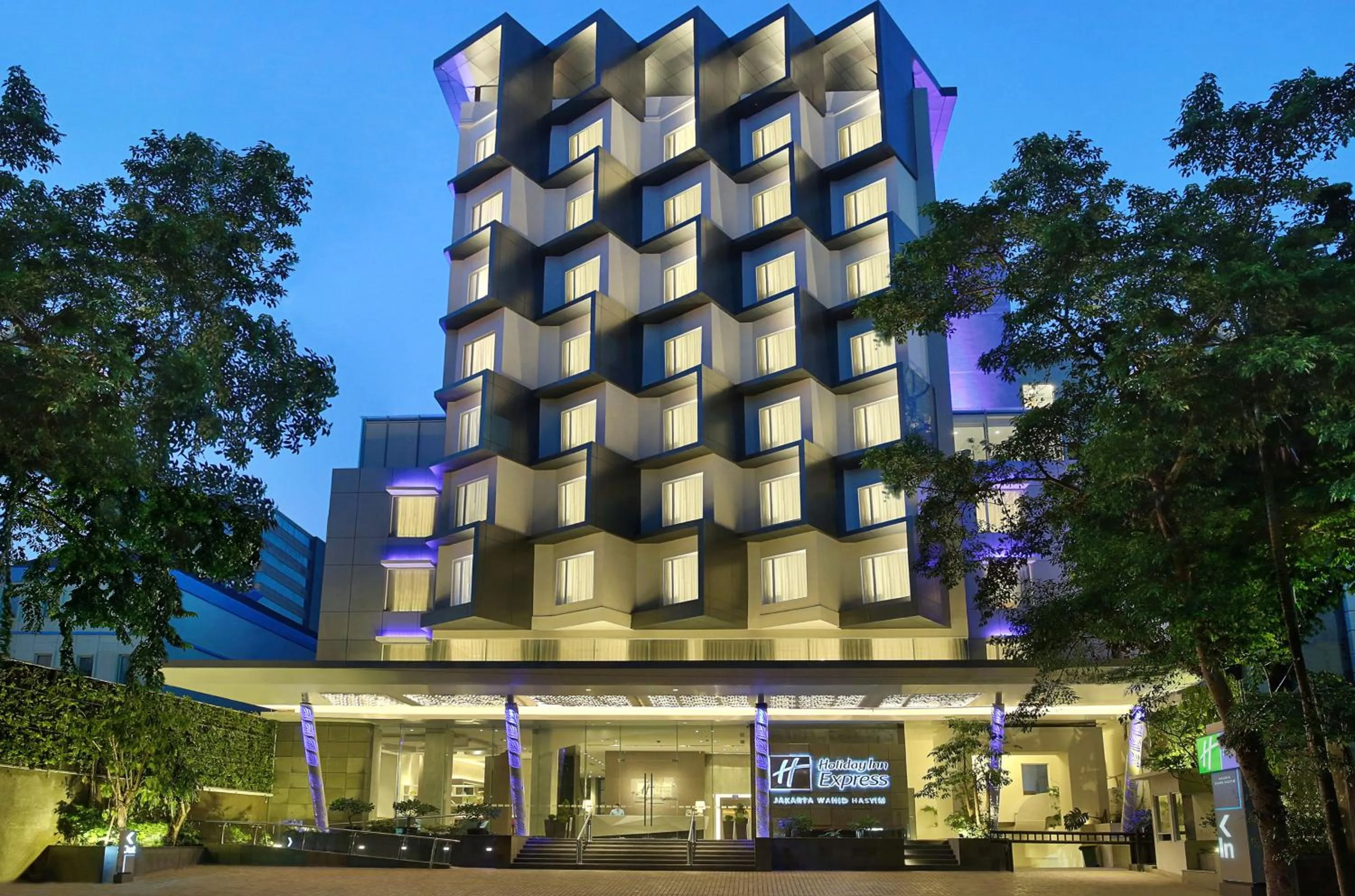 Property building in Holiday Inn Express Jakarta Wahid Hasyim by IHG