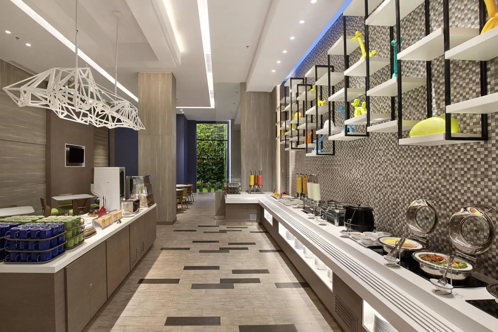 Restaurant/places to eat in Holiday Inn Express Jakarta Wahid Hasyim by IHG