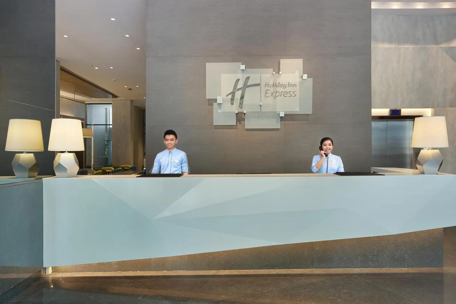 Lobby or reception in Holiday Inn Express Jakarta Wahid Hasyim by IHG