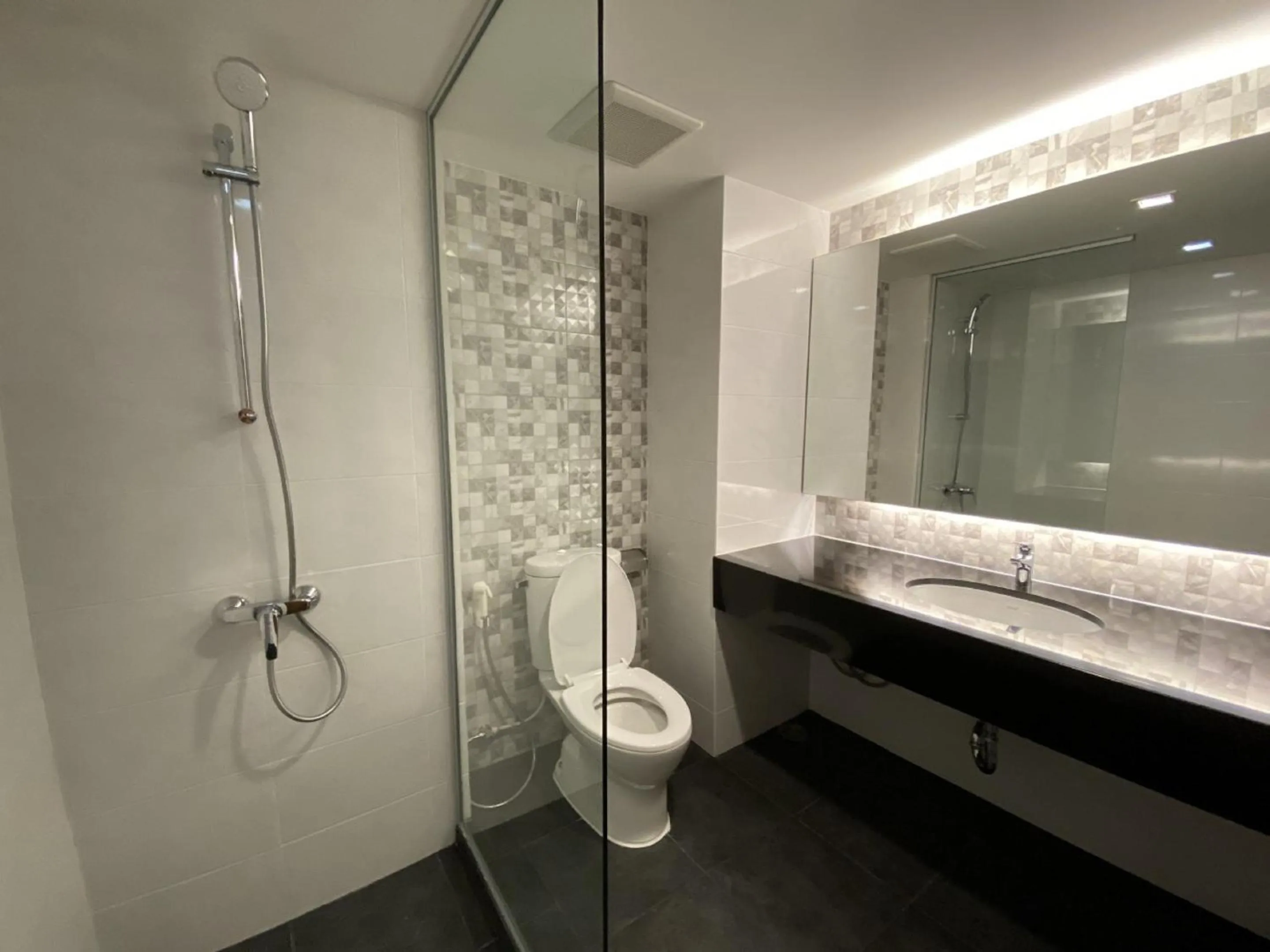 Shower in The One Bay Breeze