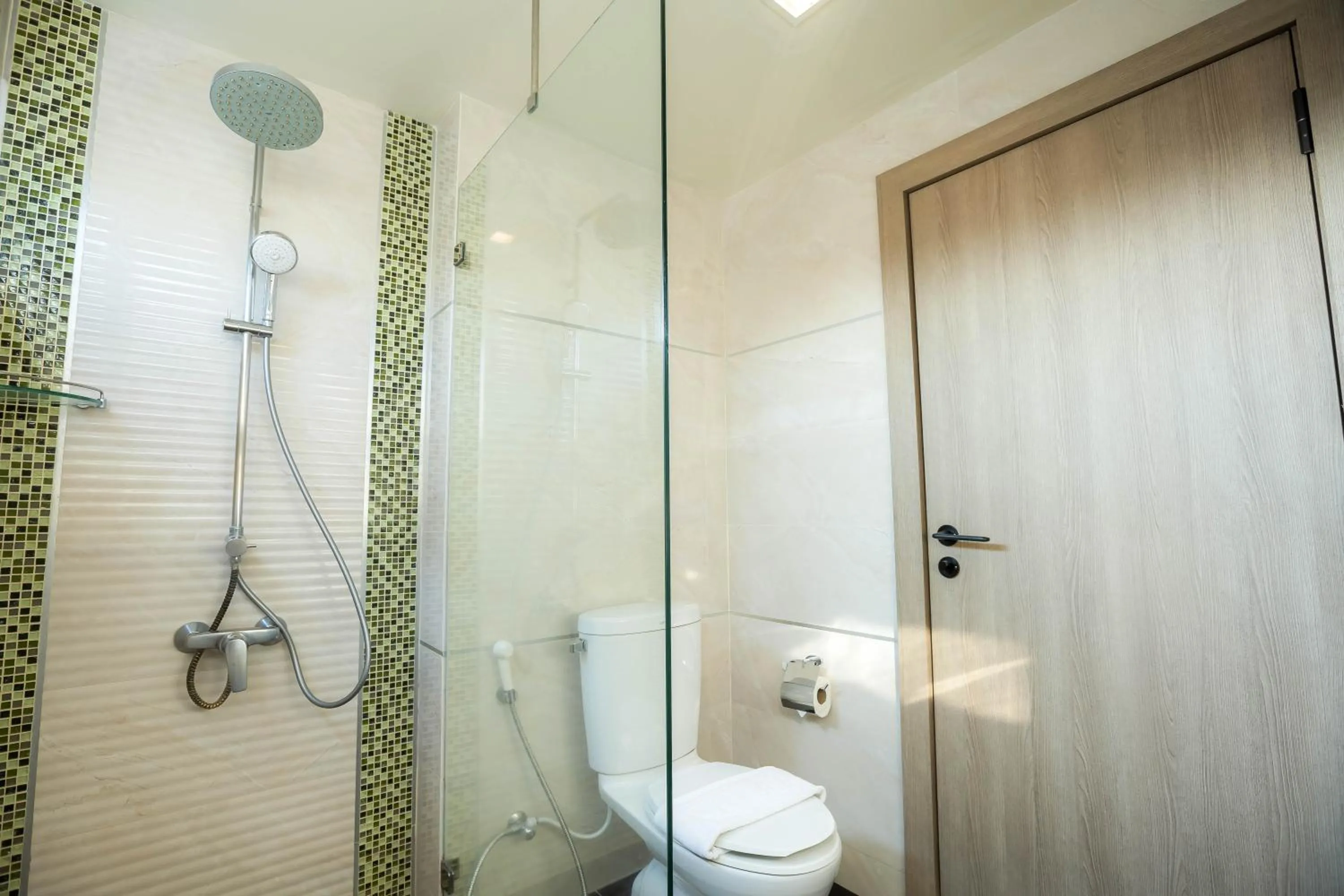 Shower in The One Bay Breeze