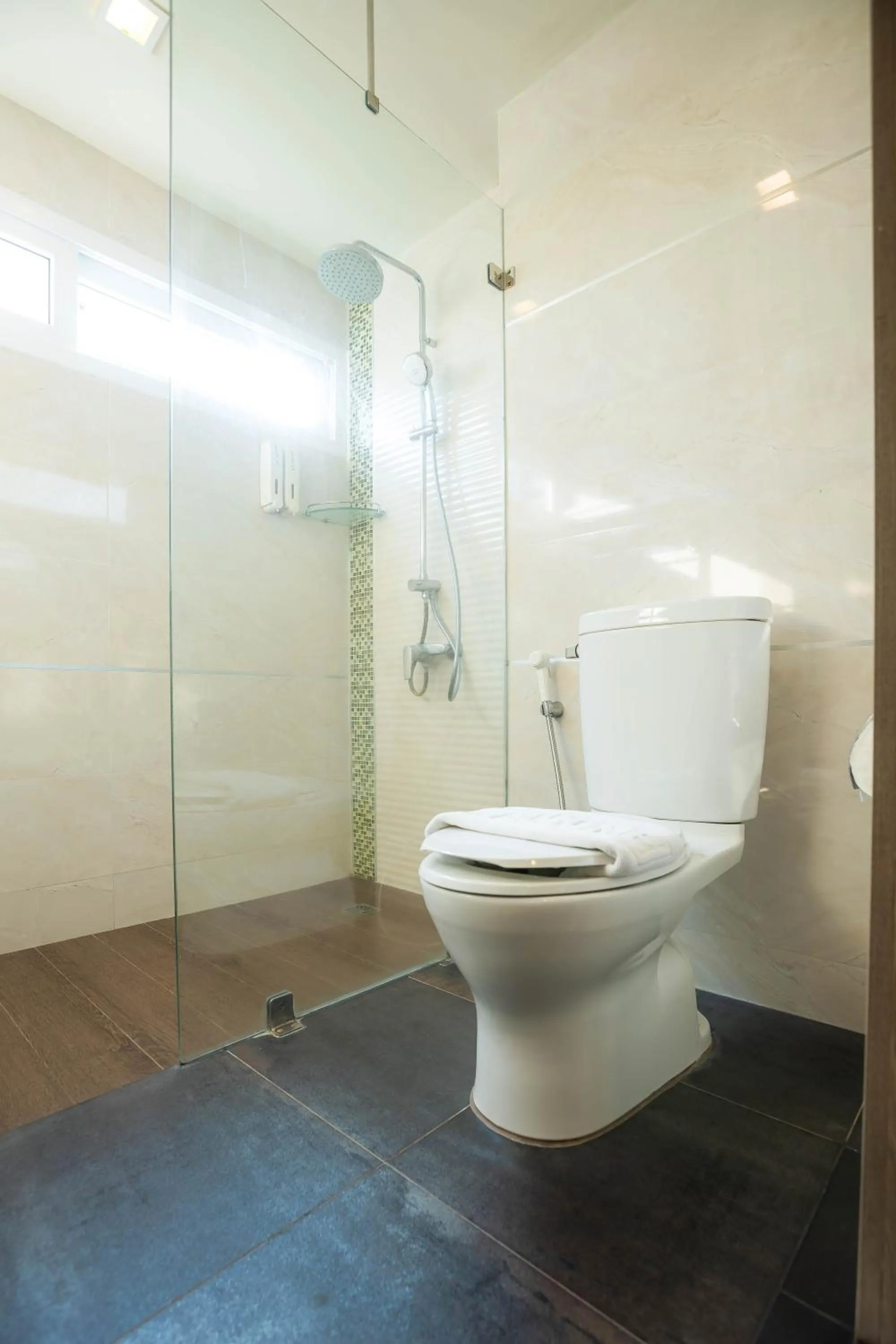 Toilet in The One Bay Breeze