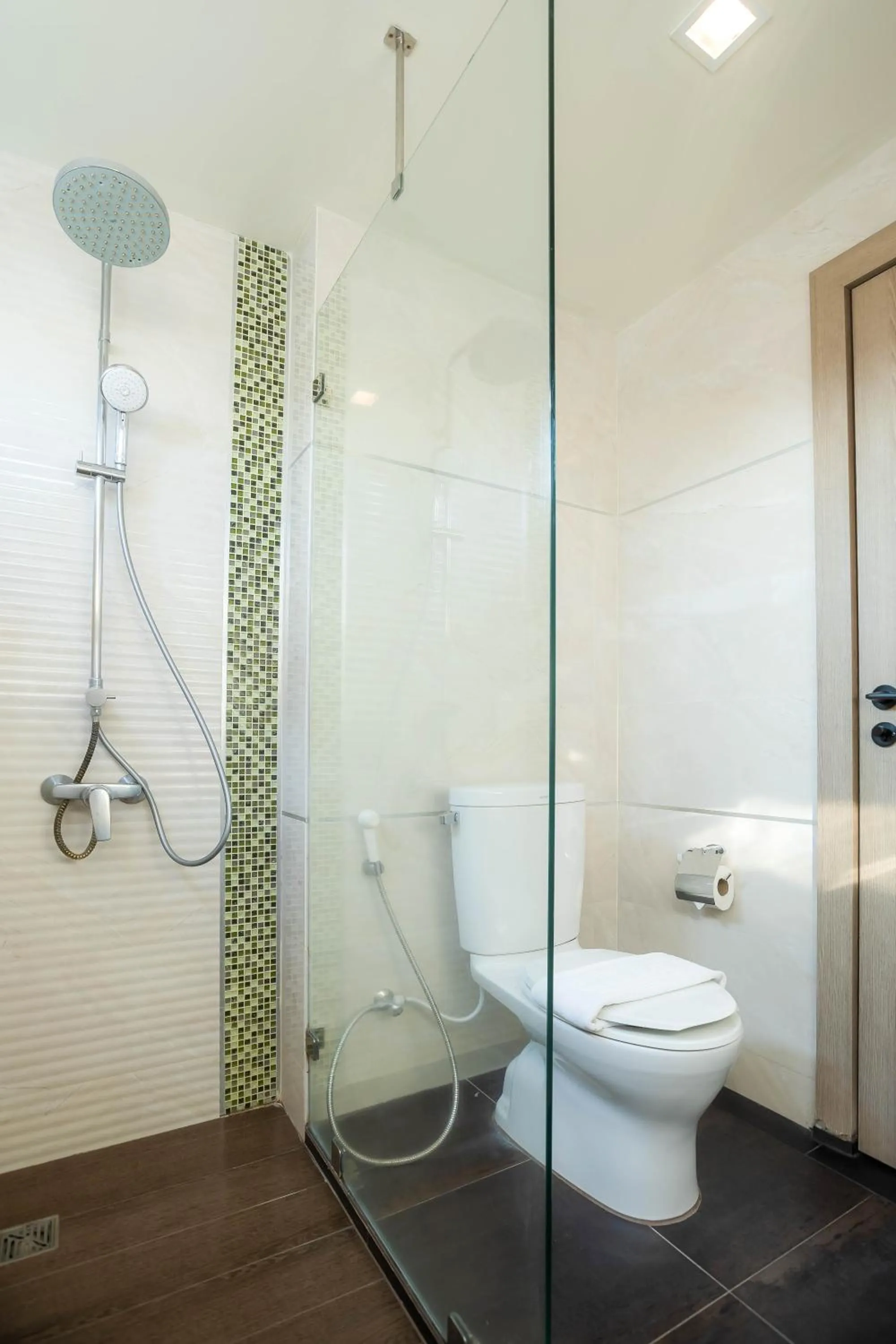 Shower in The One Bay Breeze